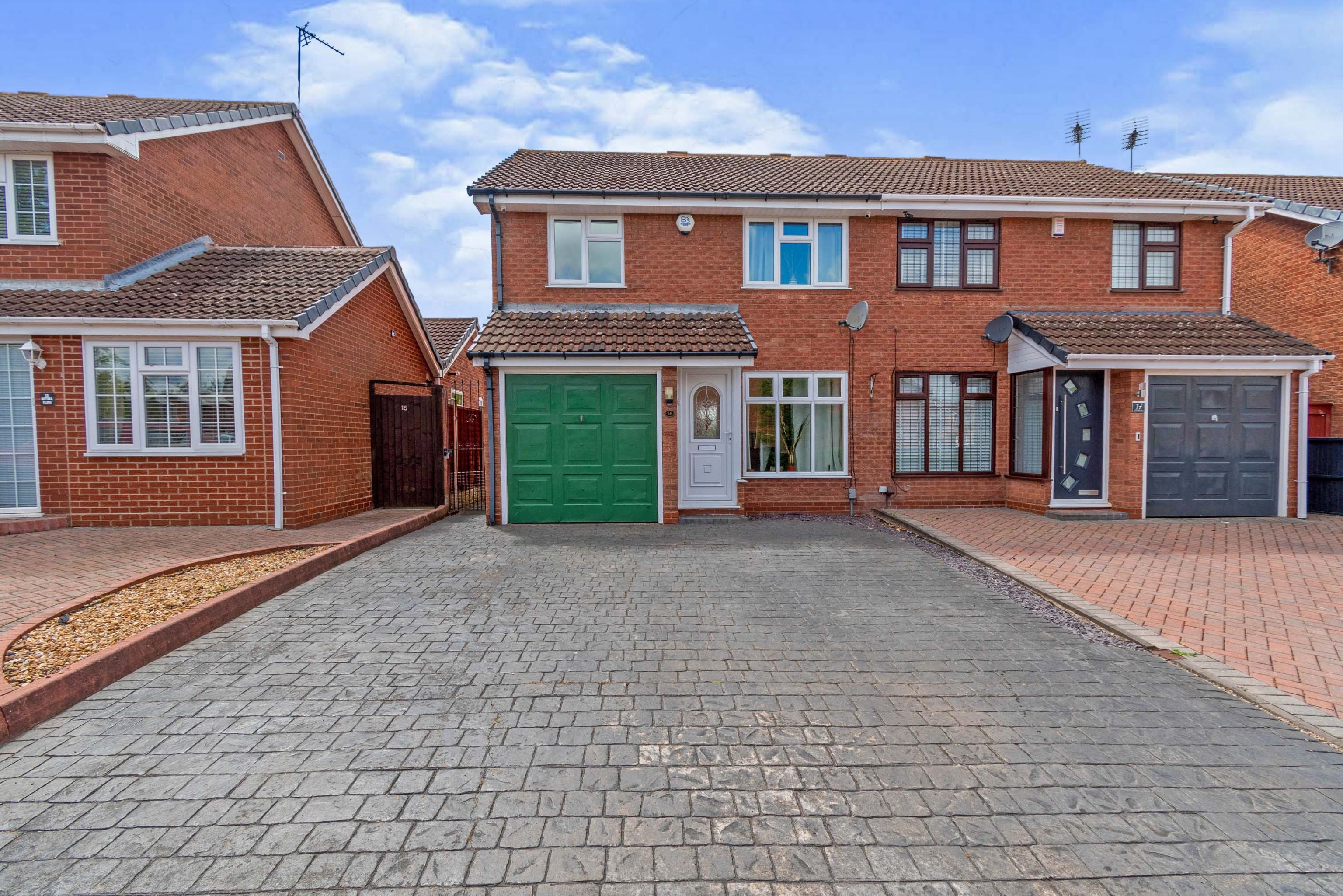 3 Bedroom Semi detached House For Sale In Bittell Close Wolverhampton 