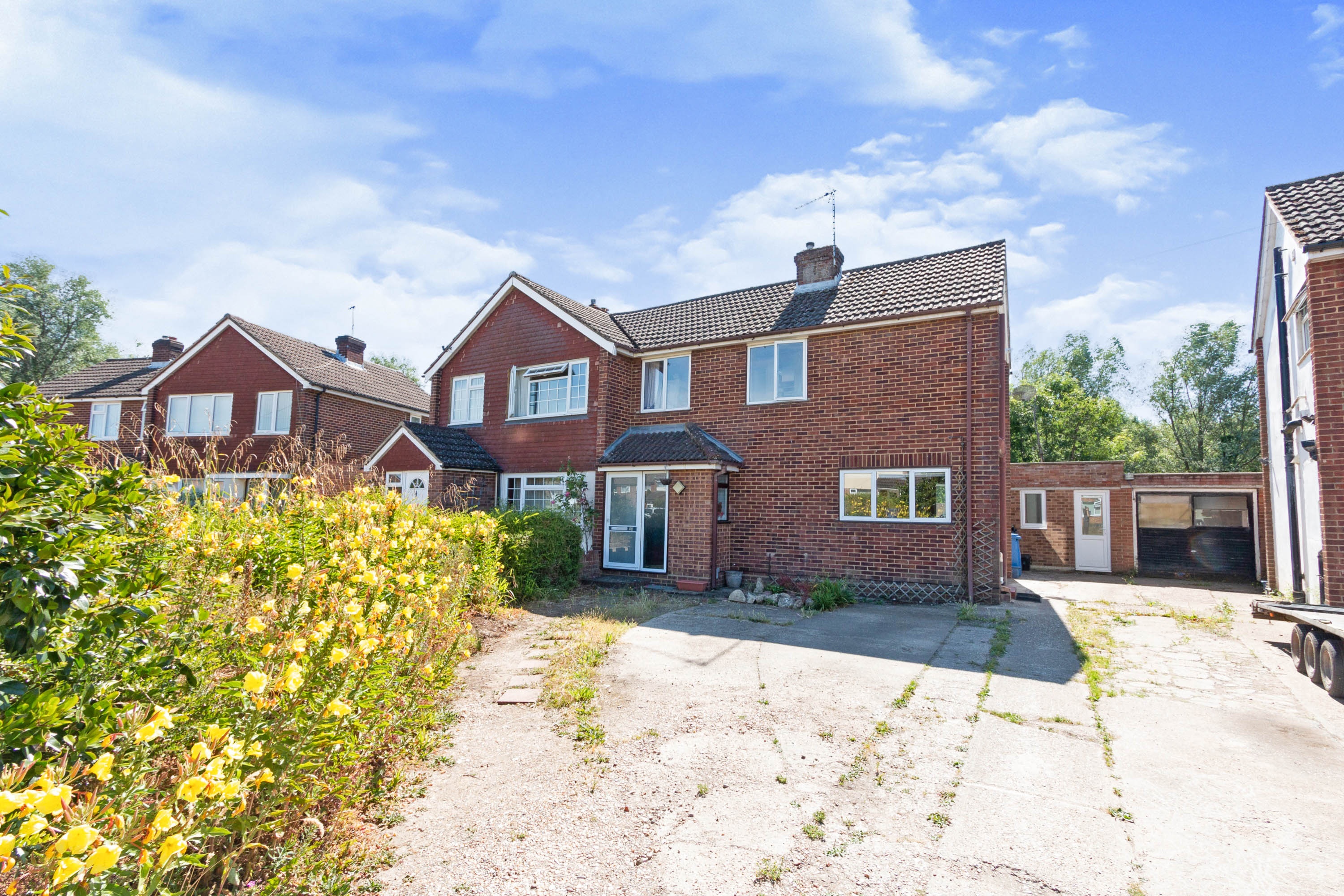 3 bedroom semidetached house for sale in Brookfield Road, Aldershot