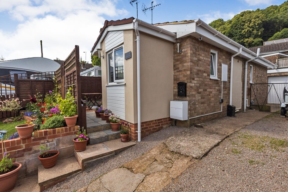 2 bedroom bungalow for sale in Hollywell Road, Mitcheldean, GL17 0DL
