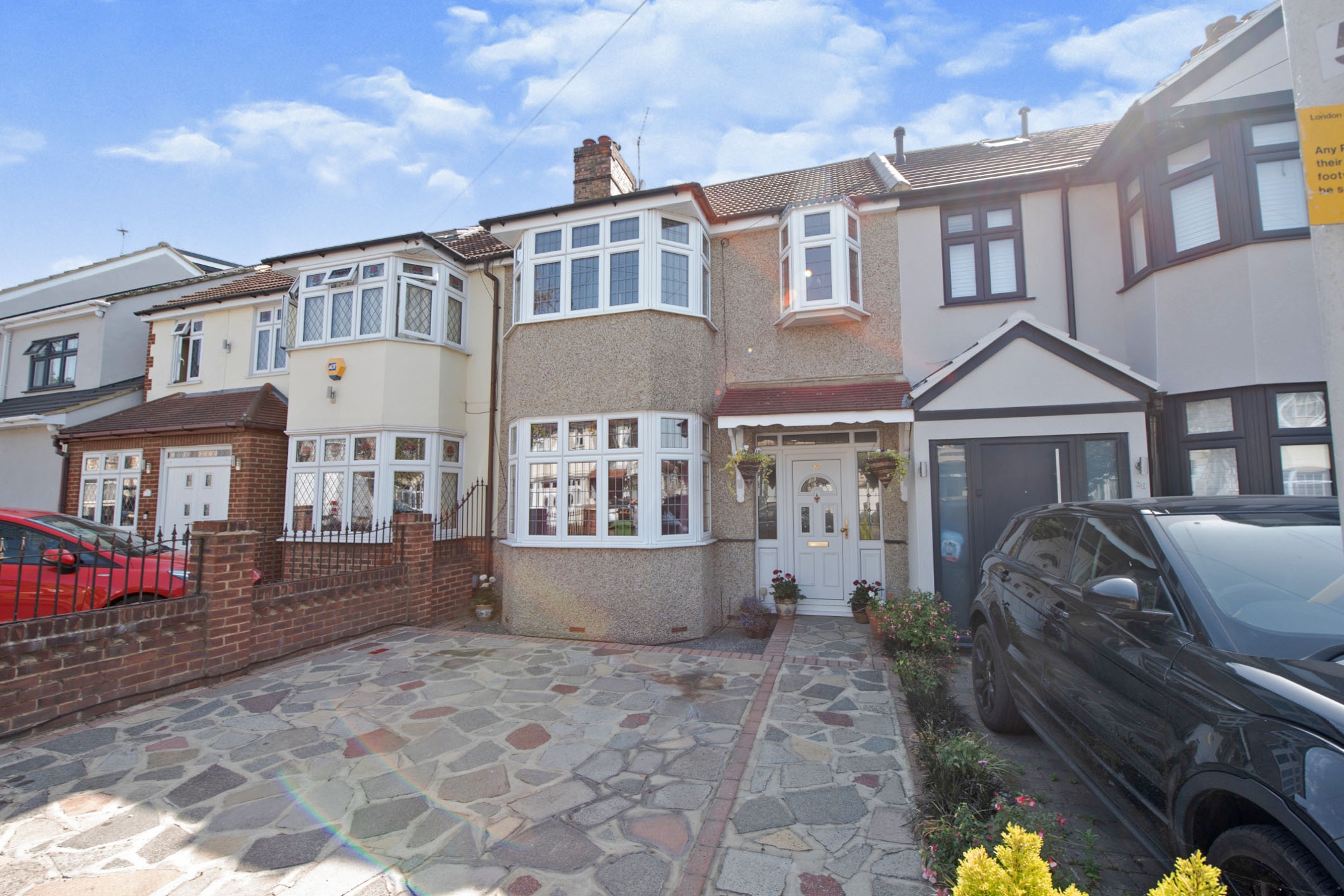 3 bedroom terraced house for sale in Harwood Avenue, Hornchurch, RM11 2NT