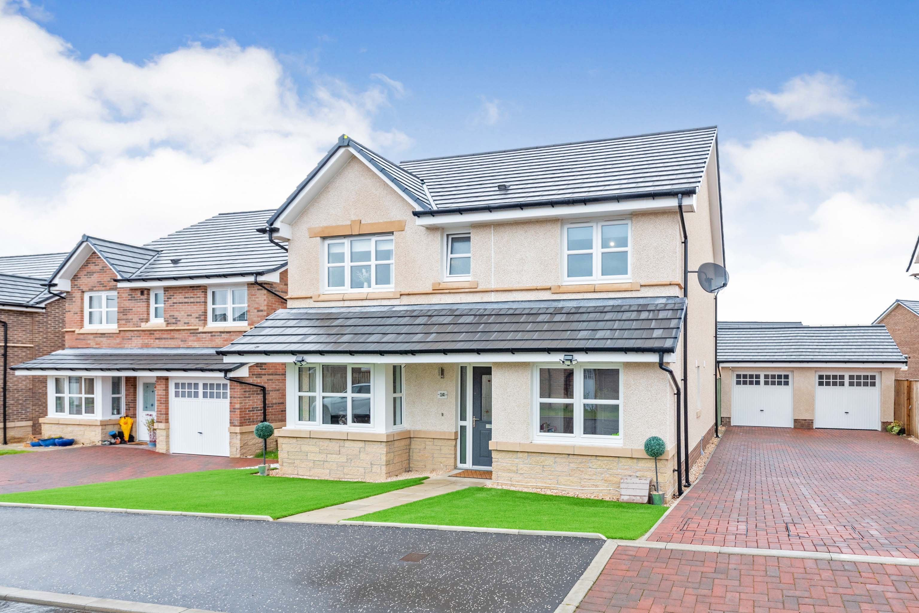 4 bedroom detached house for sale in Willow Crescent, Kinghorn, KY3 9YL