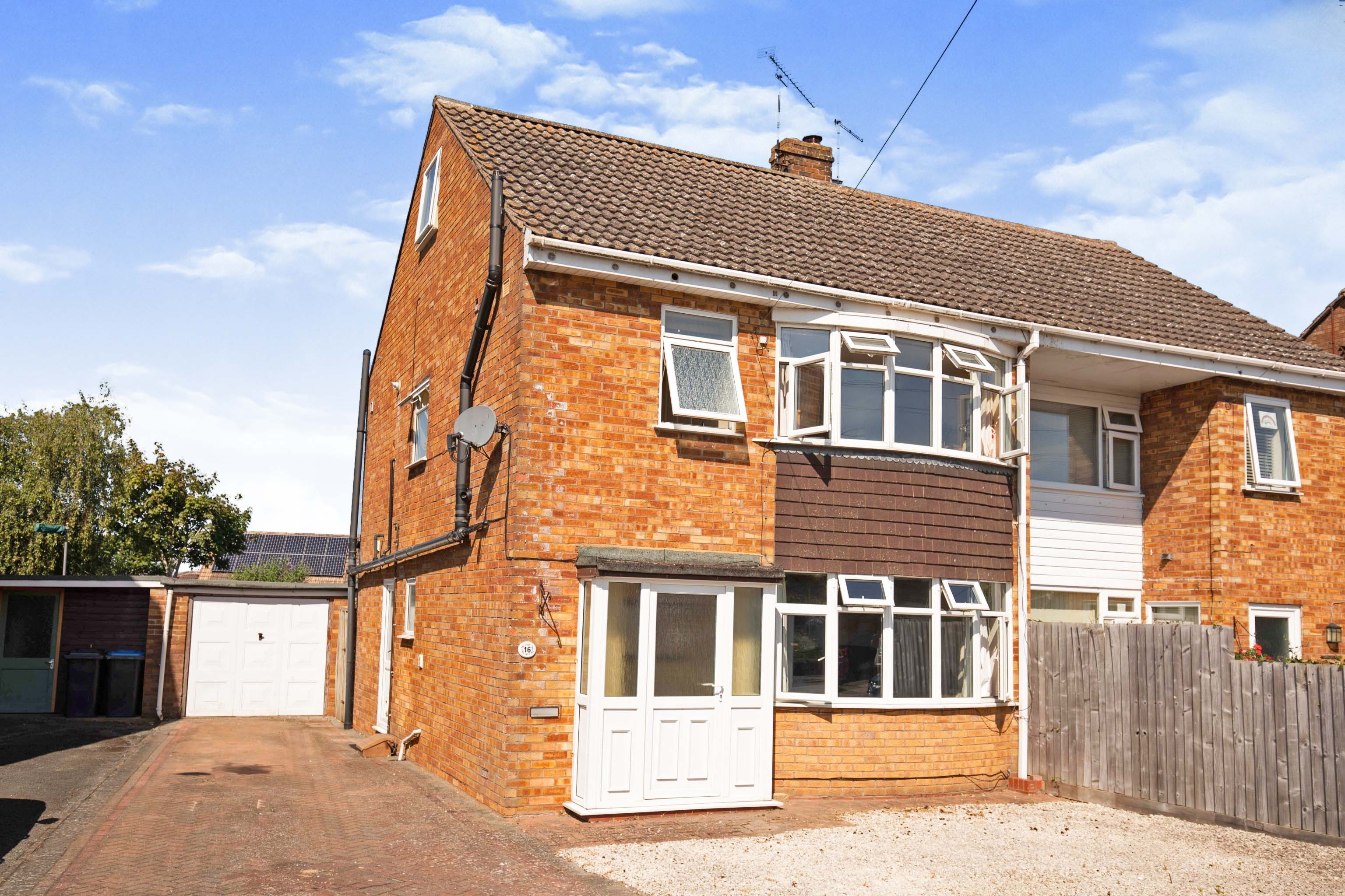 3 bedroom semidetached house for sale in Hillyard Road, Southam, CV47 0LA