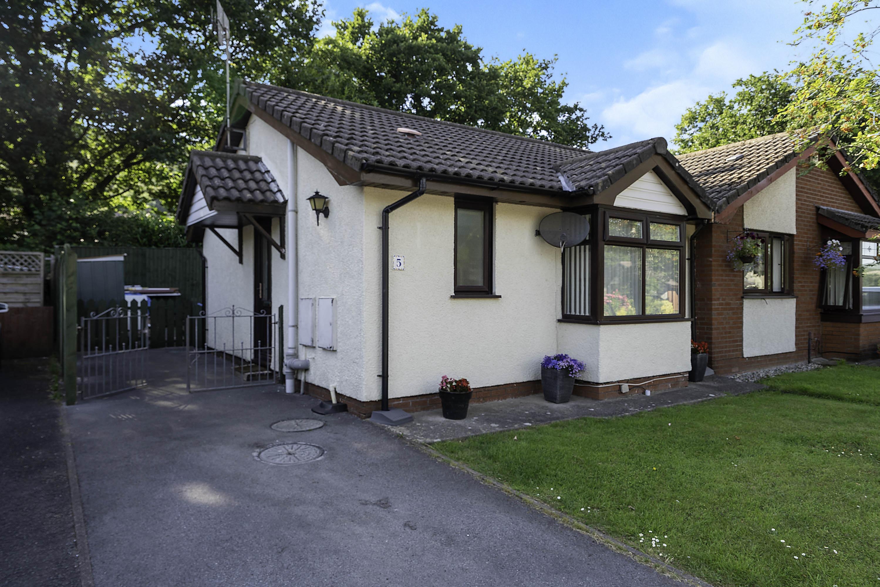 1 bedroom bungalow for sale in Highland Gardens, Neath, SA10 6PJ