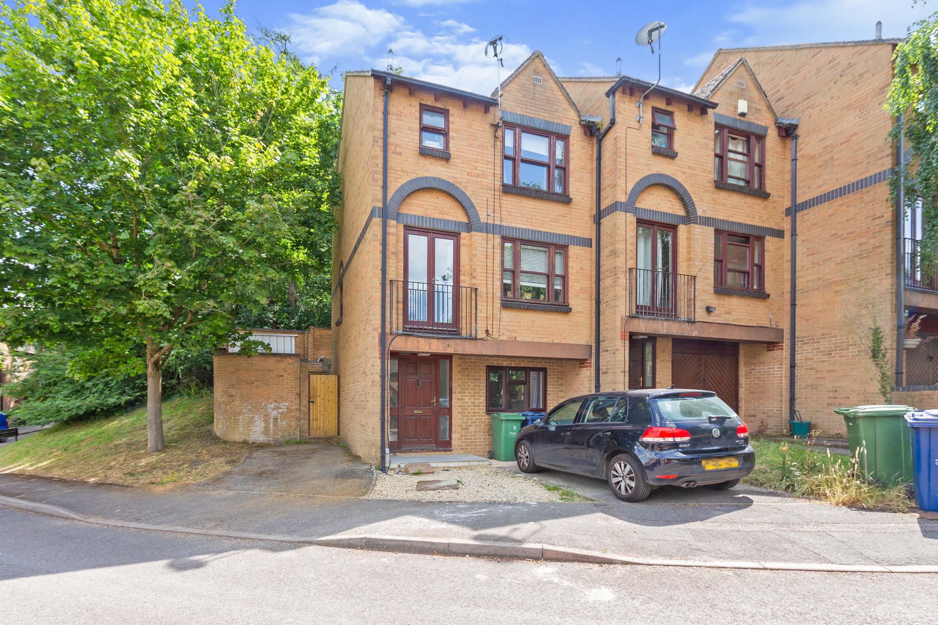 3 bedroom town house for sale in Green Ridges, Oxford, OX3 8LZ