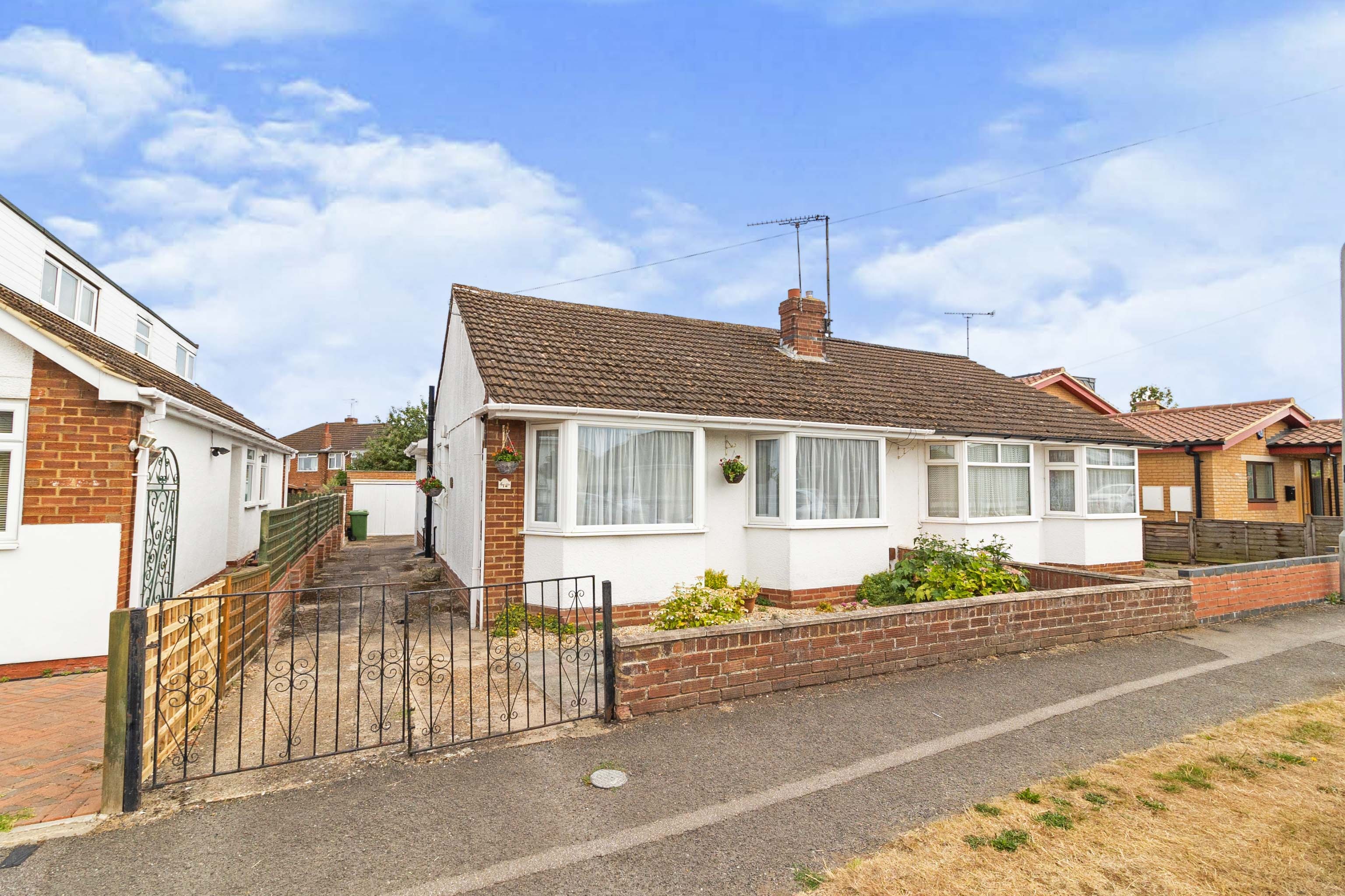 2 bedroom semidetached bungalow for sale in Linford Avenue, Newport