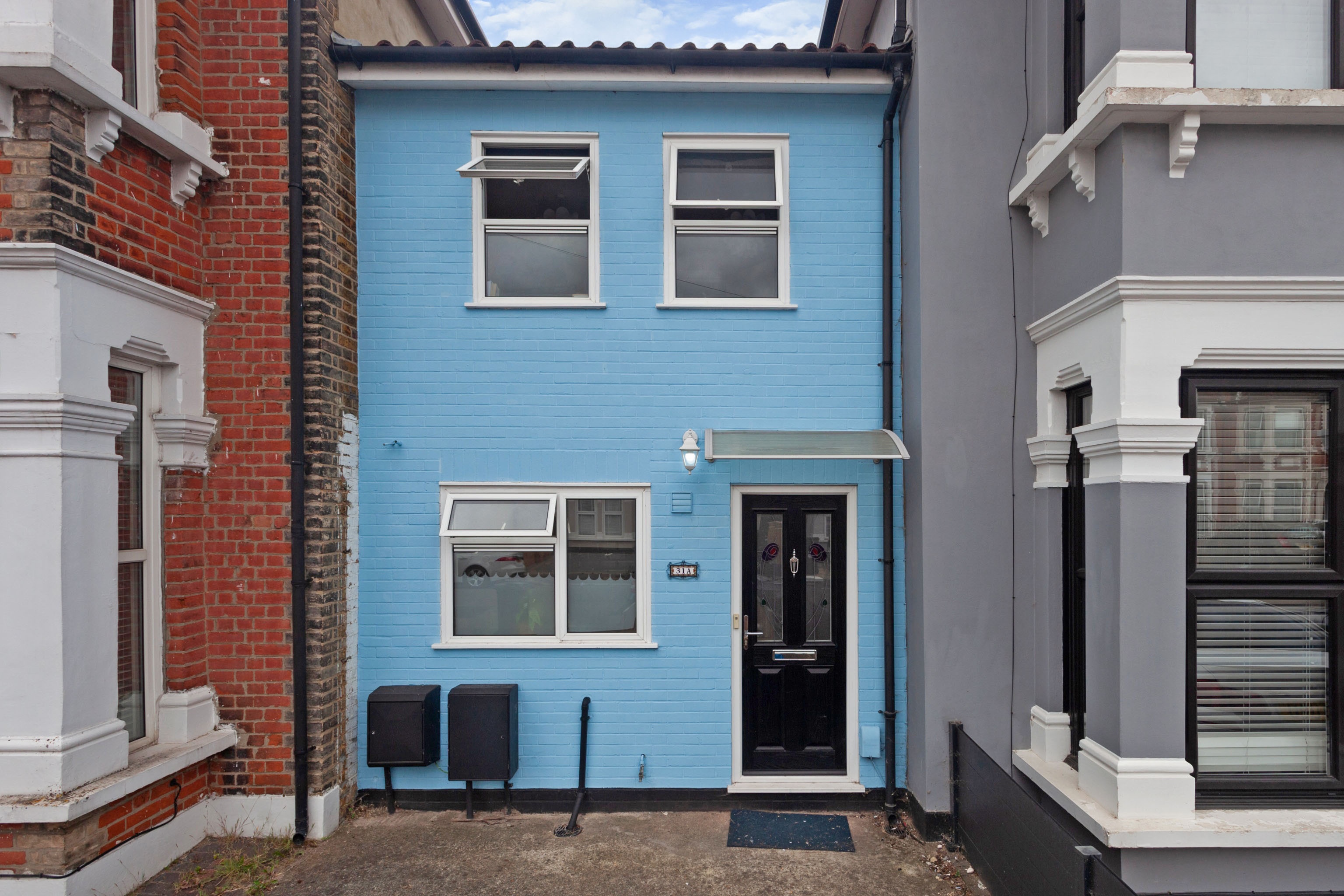 2 bedroom terraced house for sale in Courtland Avenue, Ilford, IG1 3DN