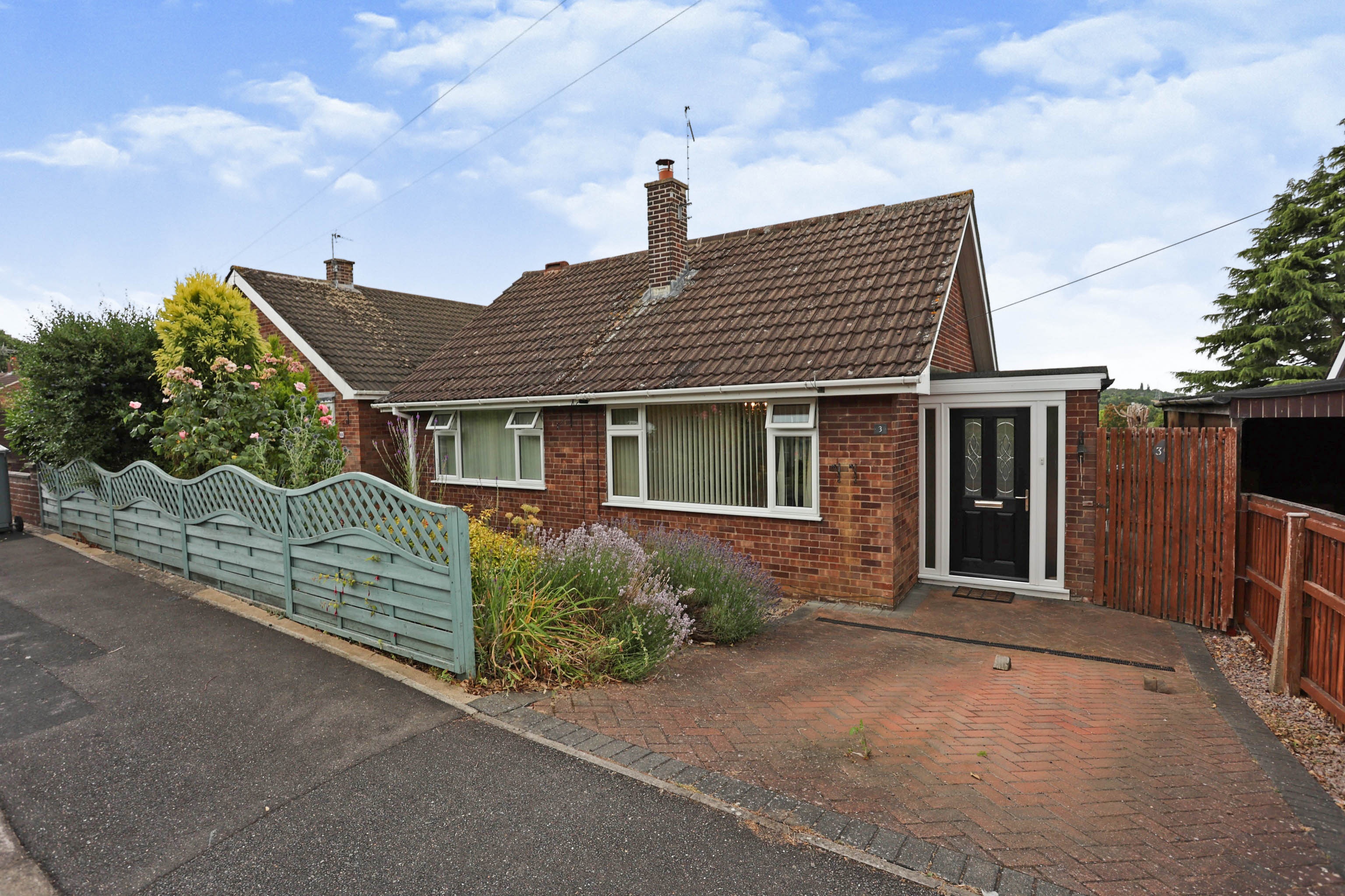 2 bedroom bungalow for sale in Saltersford Road, Grantham, NG31 7HH