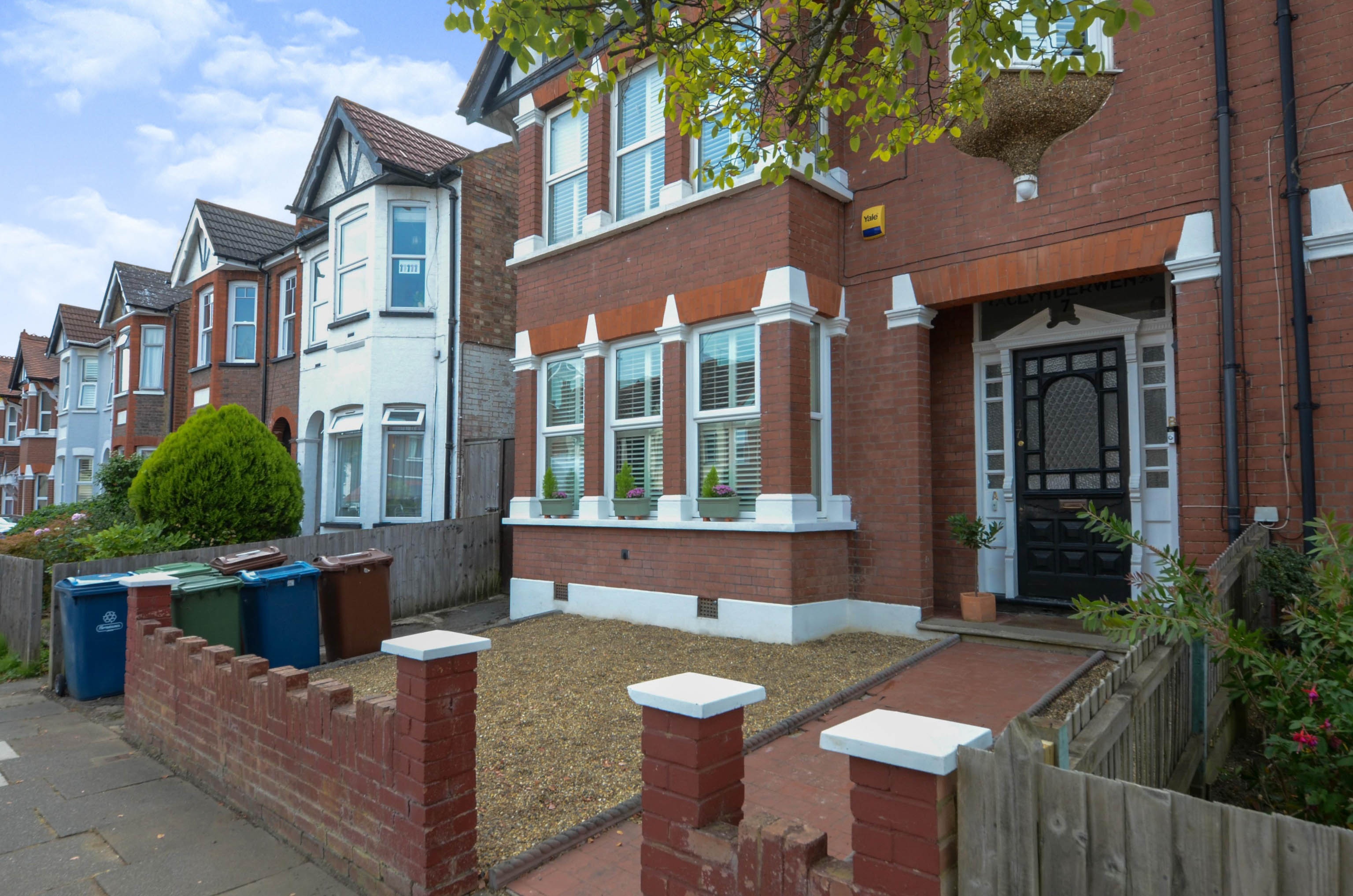 2 bedroom ground floor for sale in Longley Road, Harrow, HA1 4TG