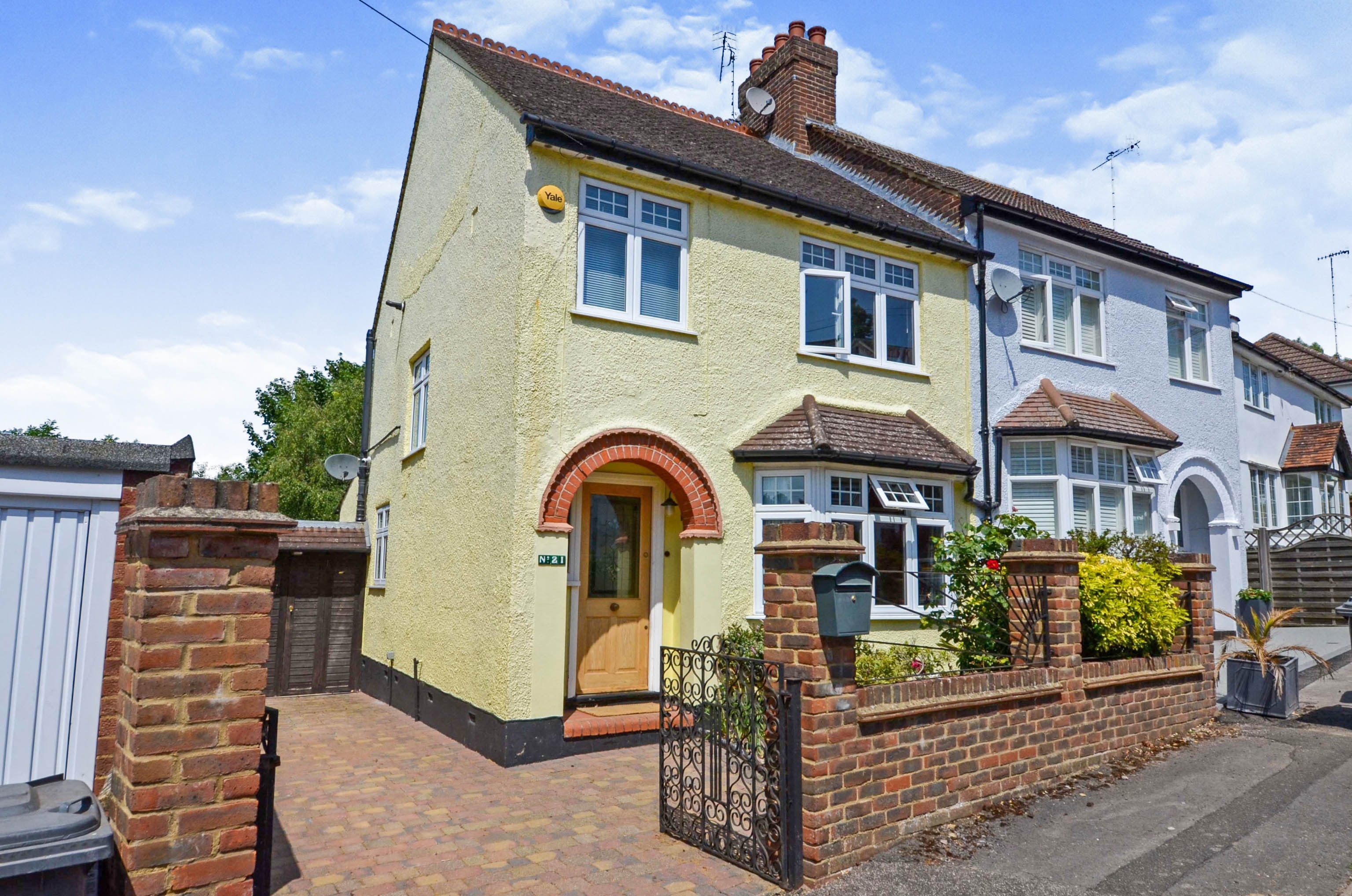 3 bedroom semidetached house for sale in Cross Road, Watford, WD19 4DQ