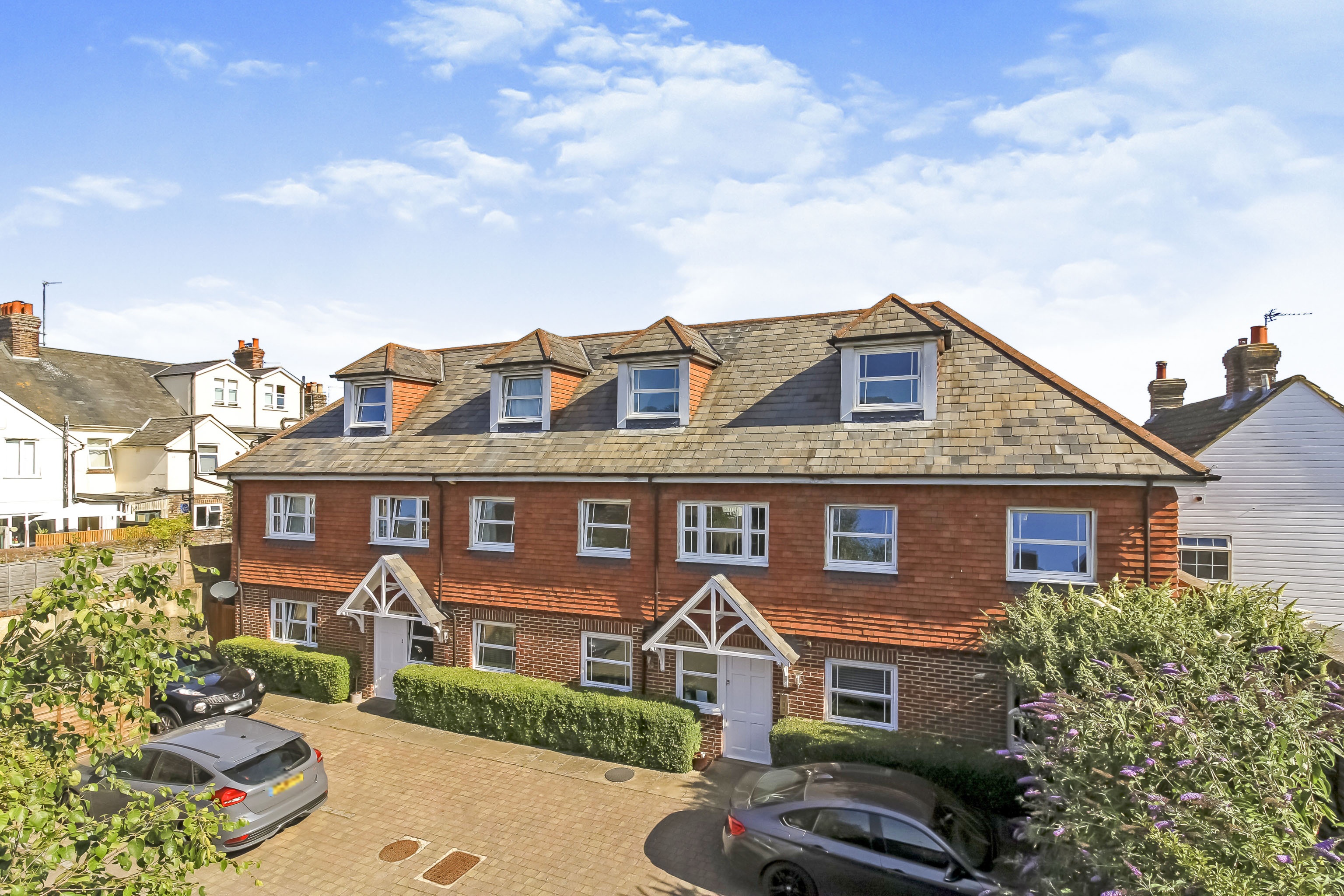 2 bedroom flat for sale in Framfield Road, Uckfield, TN22 5FR