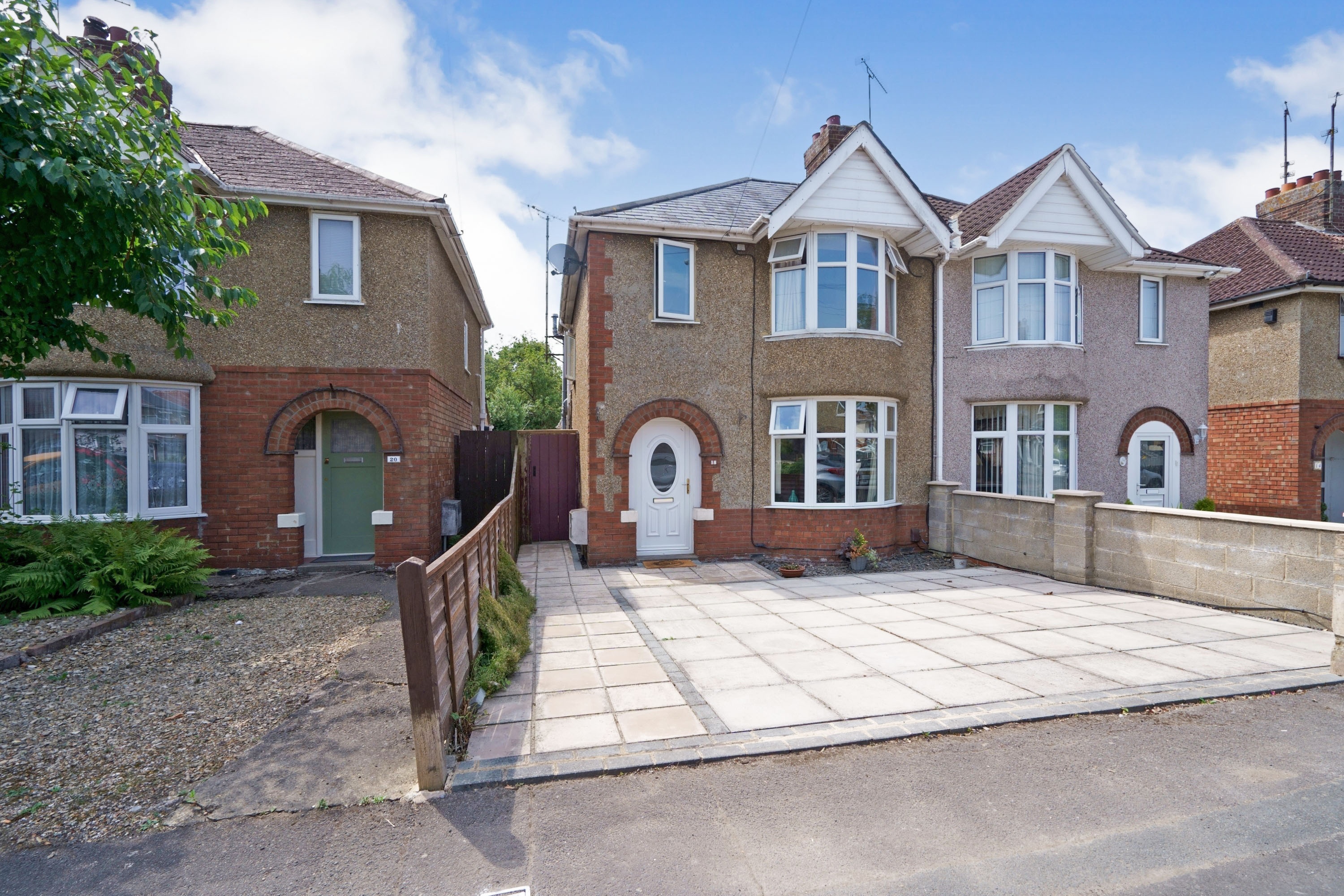 3 bedroom semidetached house for sale in Churchward Avenue, Swindon