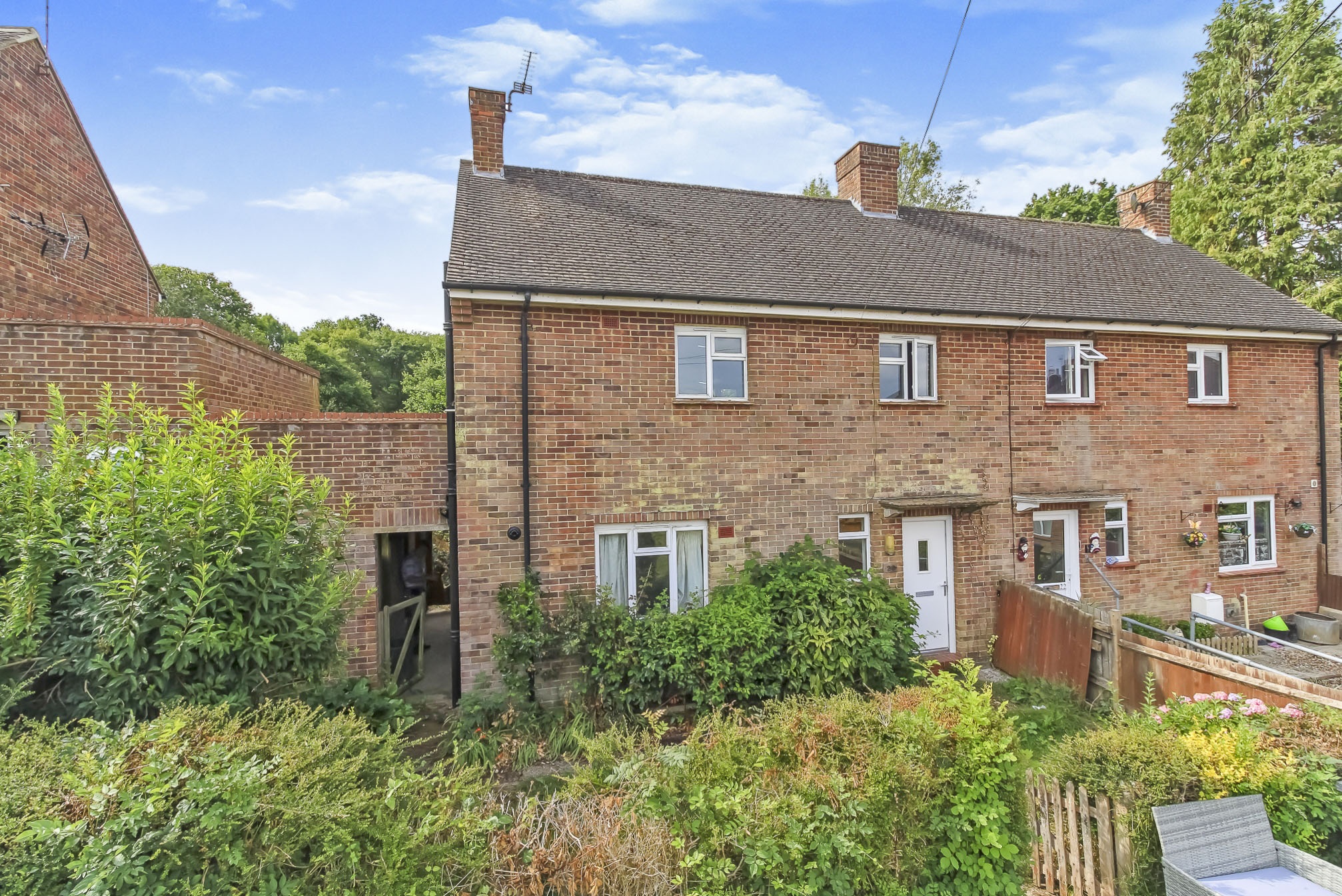 3 bedroom semidetached house for sale in New Farthingdale, Lingfield, RH7 6RJ