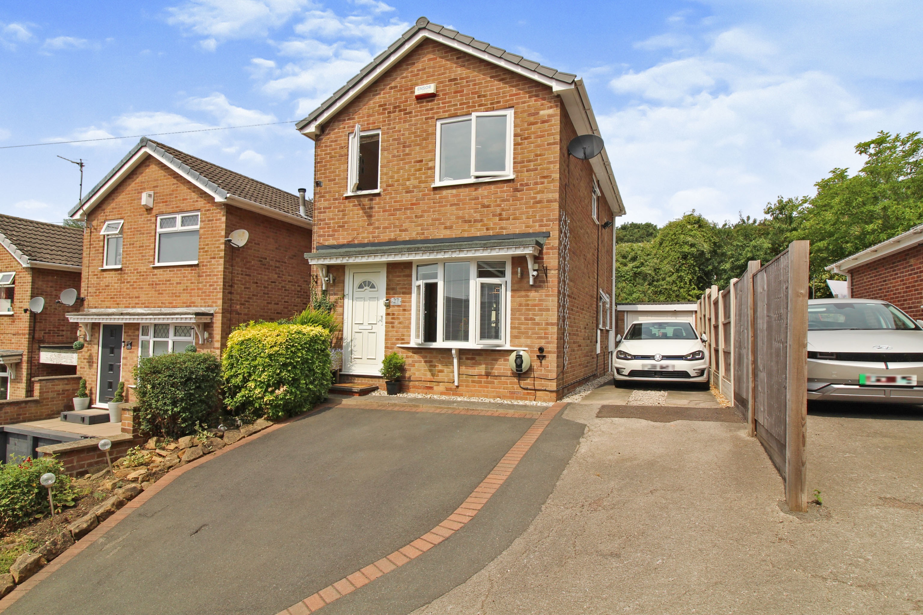 3 bedroom detached house for sale in Minster Gardens, Newthorpe