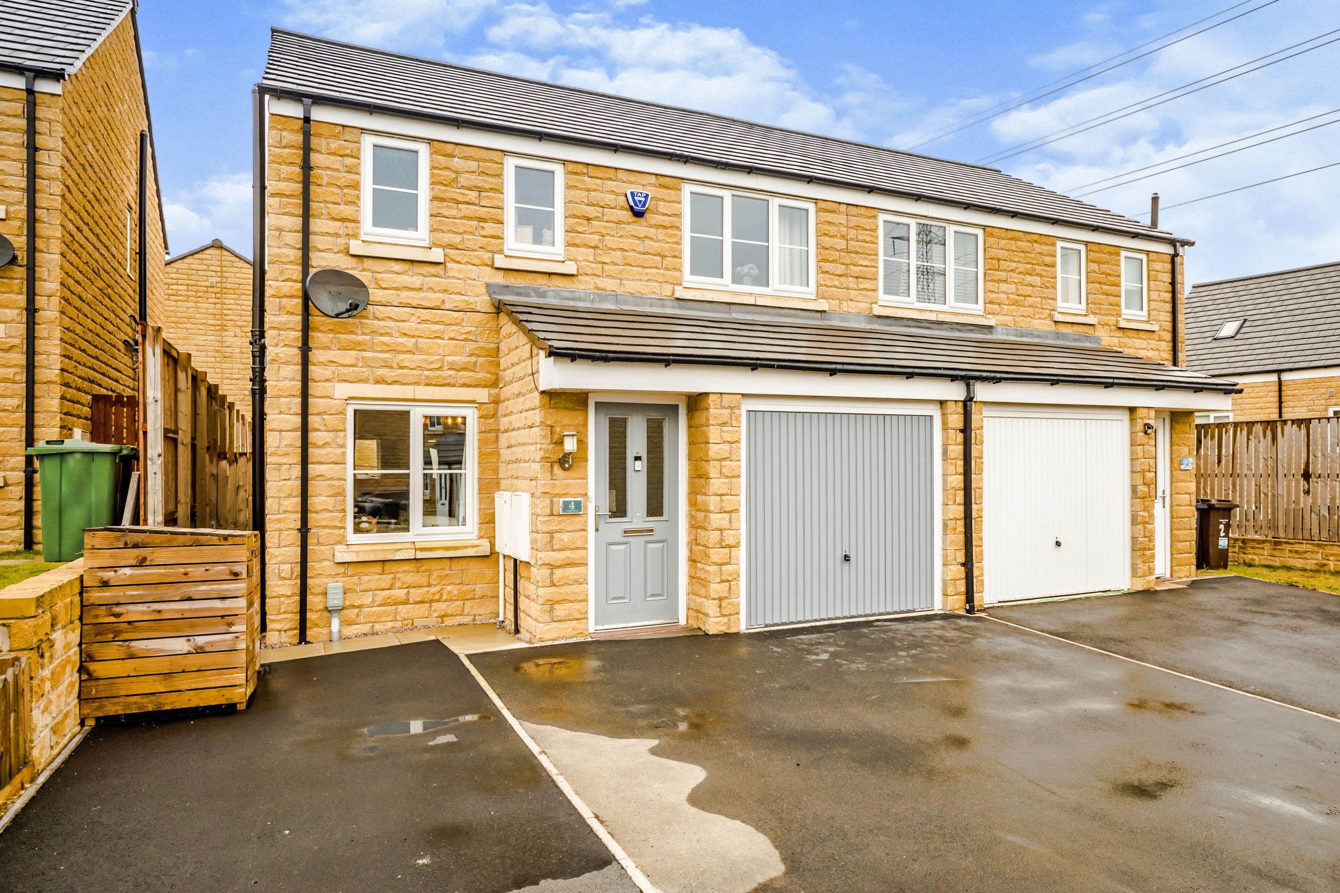 3 bedroom semidetached house for sale in Haigh close, Huddersfield