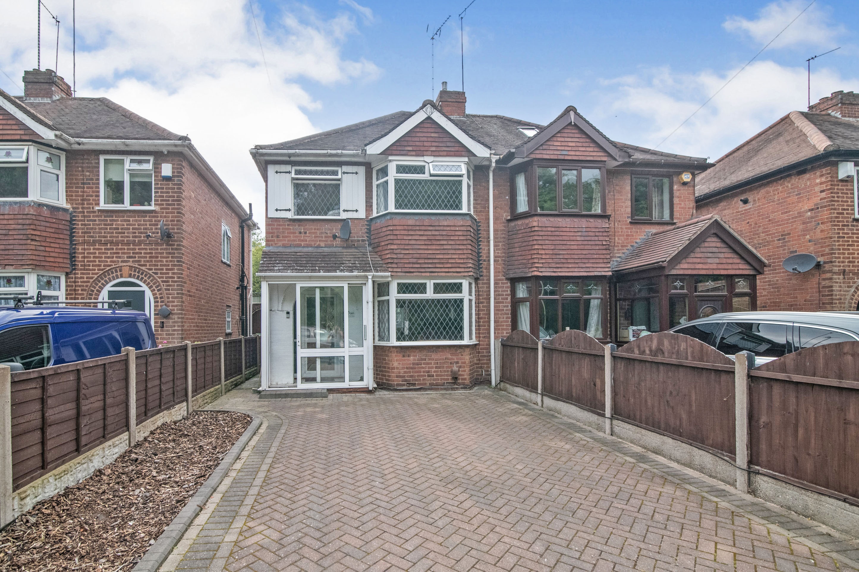 3 bedroom semidetached house for sale in Wrens Nest Road, Dudley, DY1 3SJ