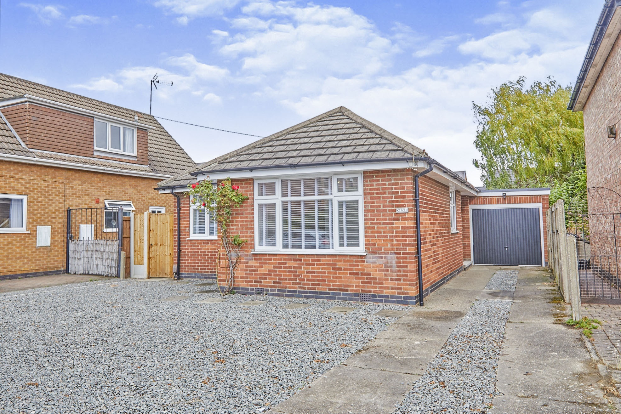 3 bedroom detached bungalow for sale in The Hollows, Nottingham, NG10 2ES