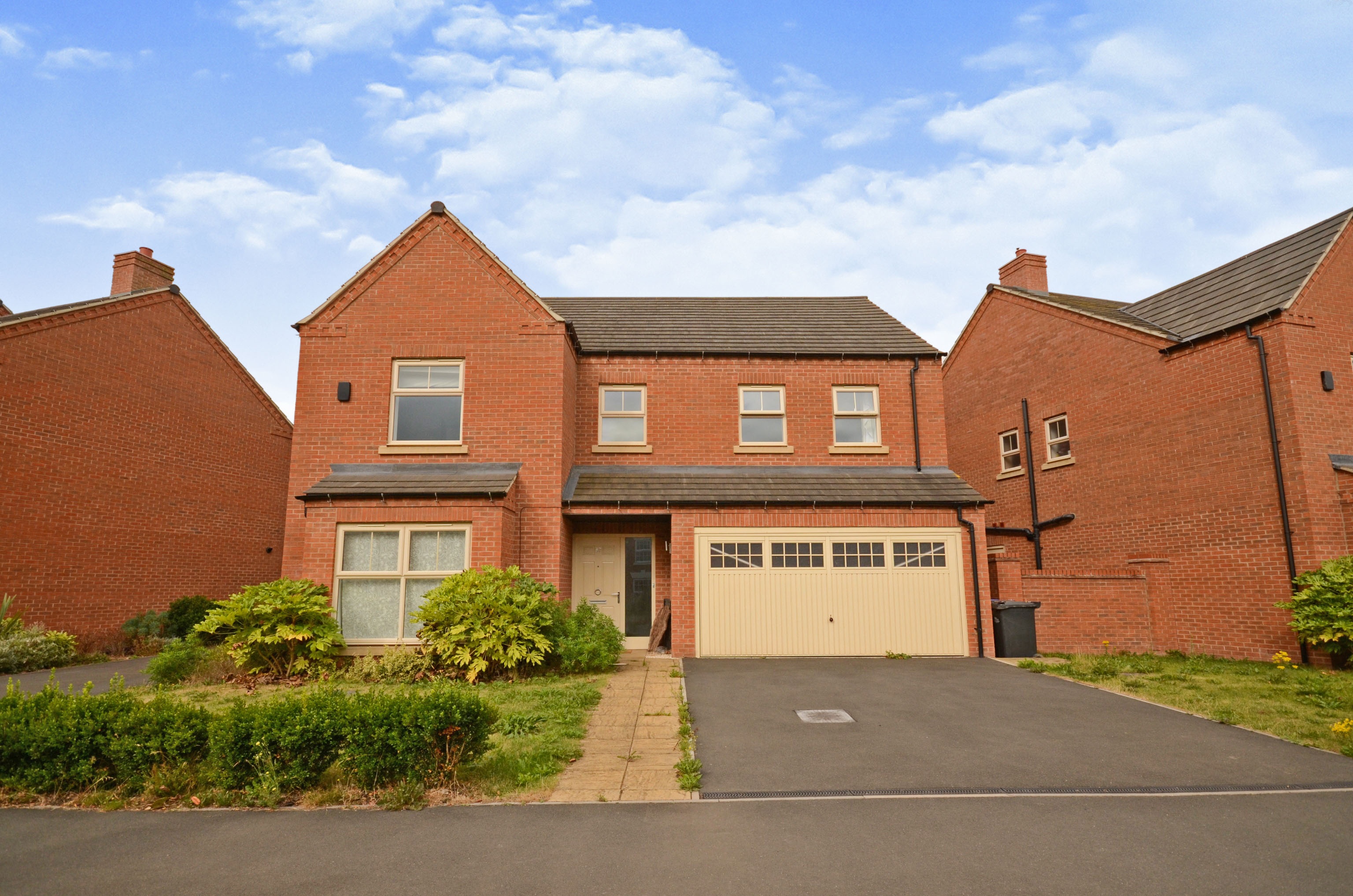 5 bedroom detached house for sale in Reservoir Road, Burtonontrent