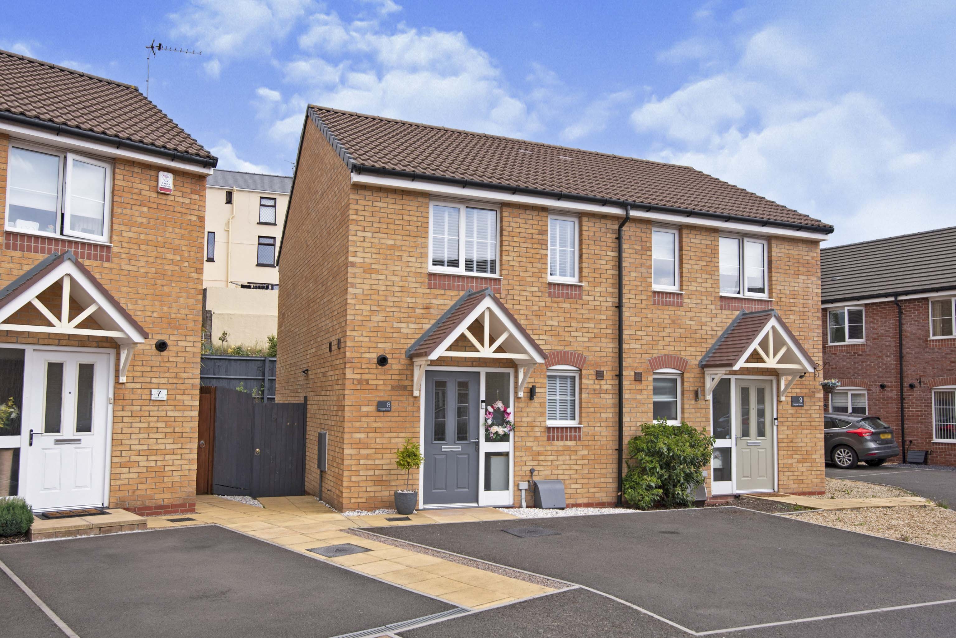 2 bedroom semidetached house for sale in Copper Grove, Newport, NP10 9NG