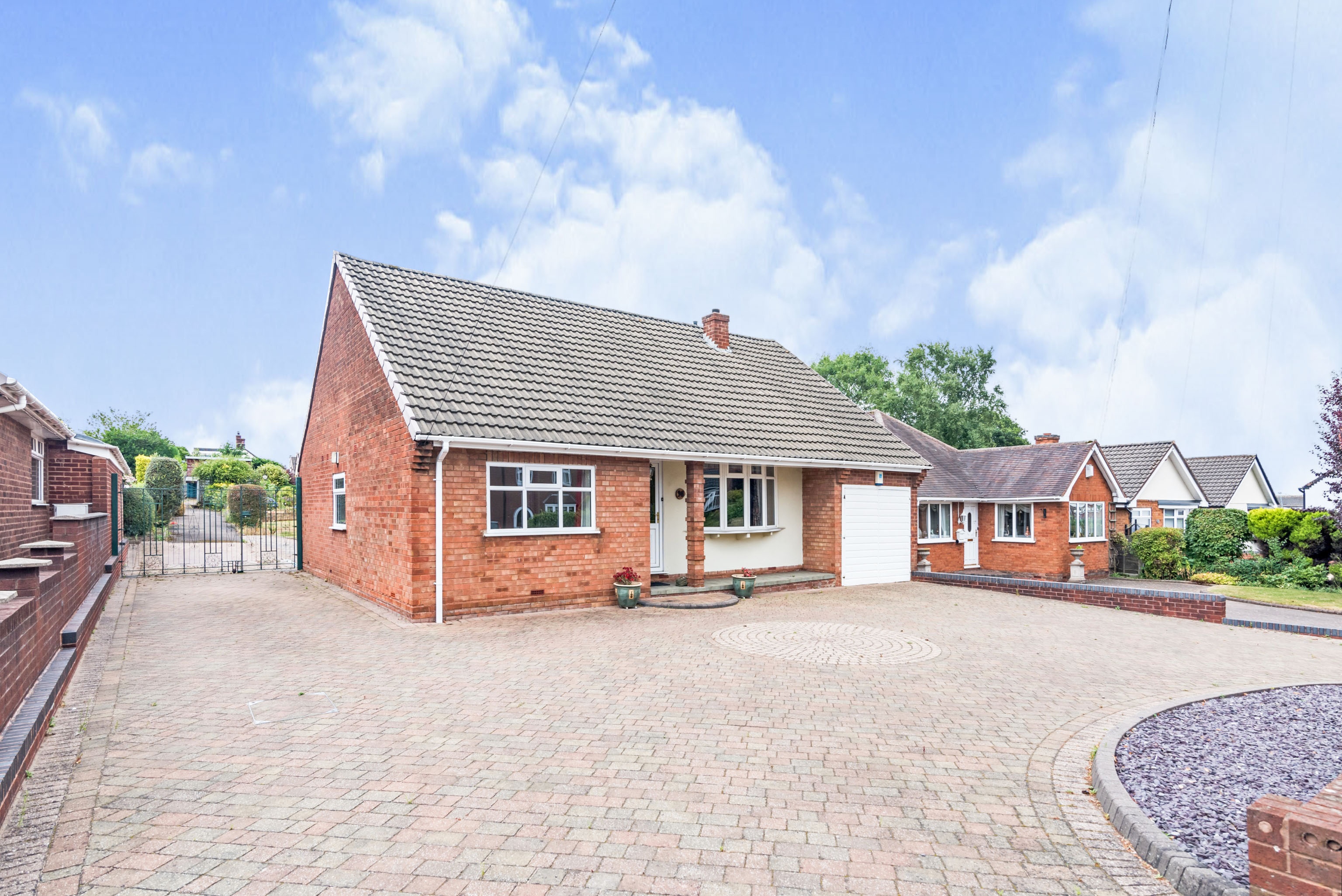 3 bedroom detached bungalow for sale in Cannock Road, Burntwood, WS7 0BJ