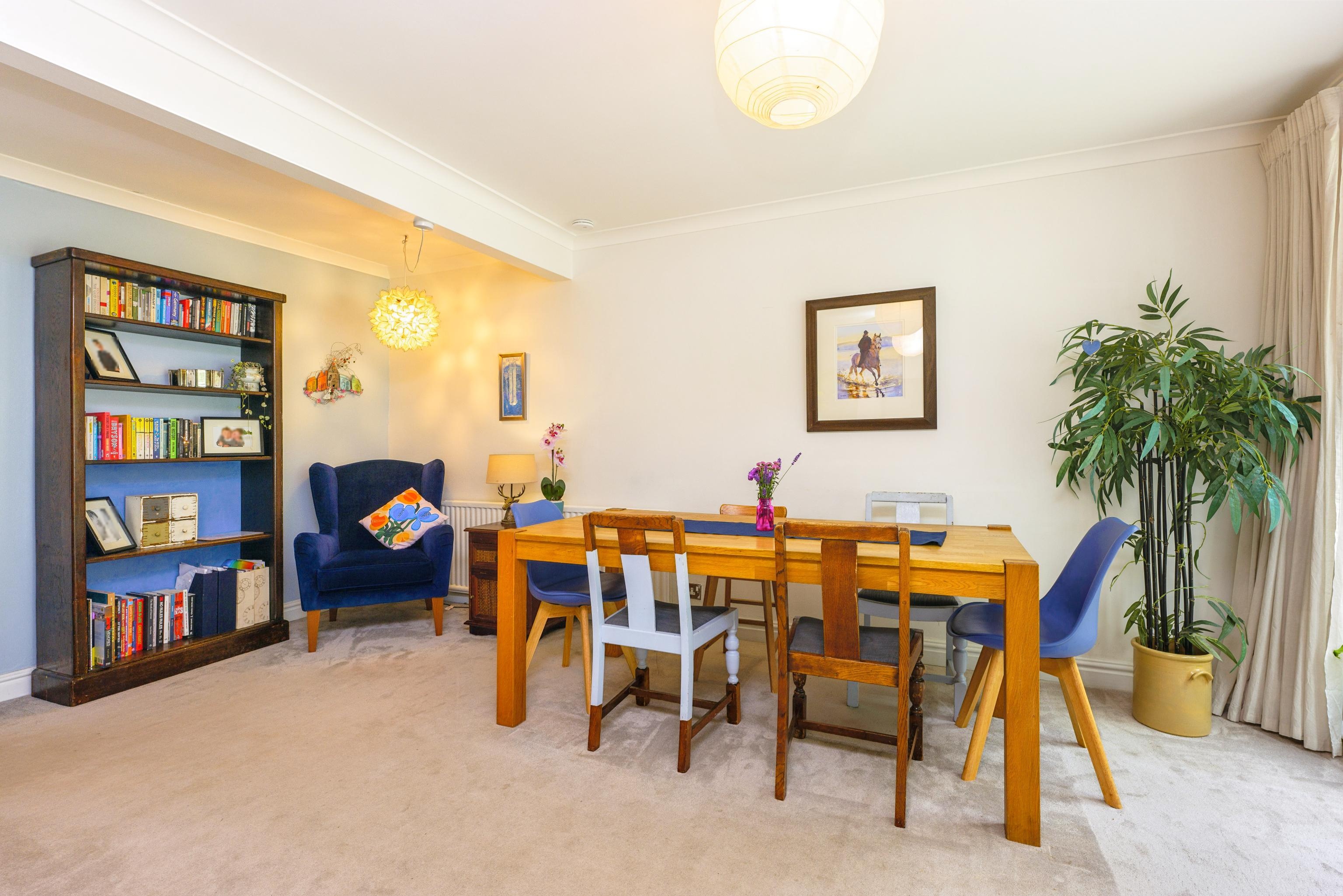 3 bedroom semidetached house for sale in Linnpark Gardens, Johnstone