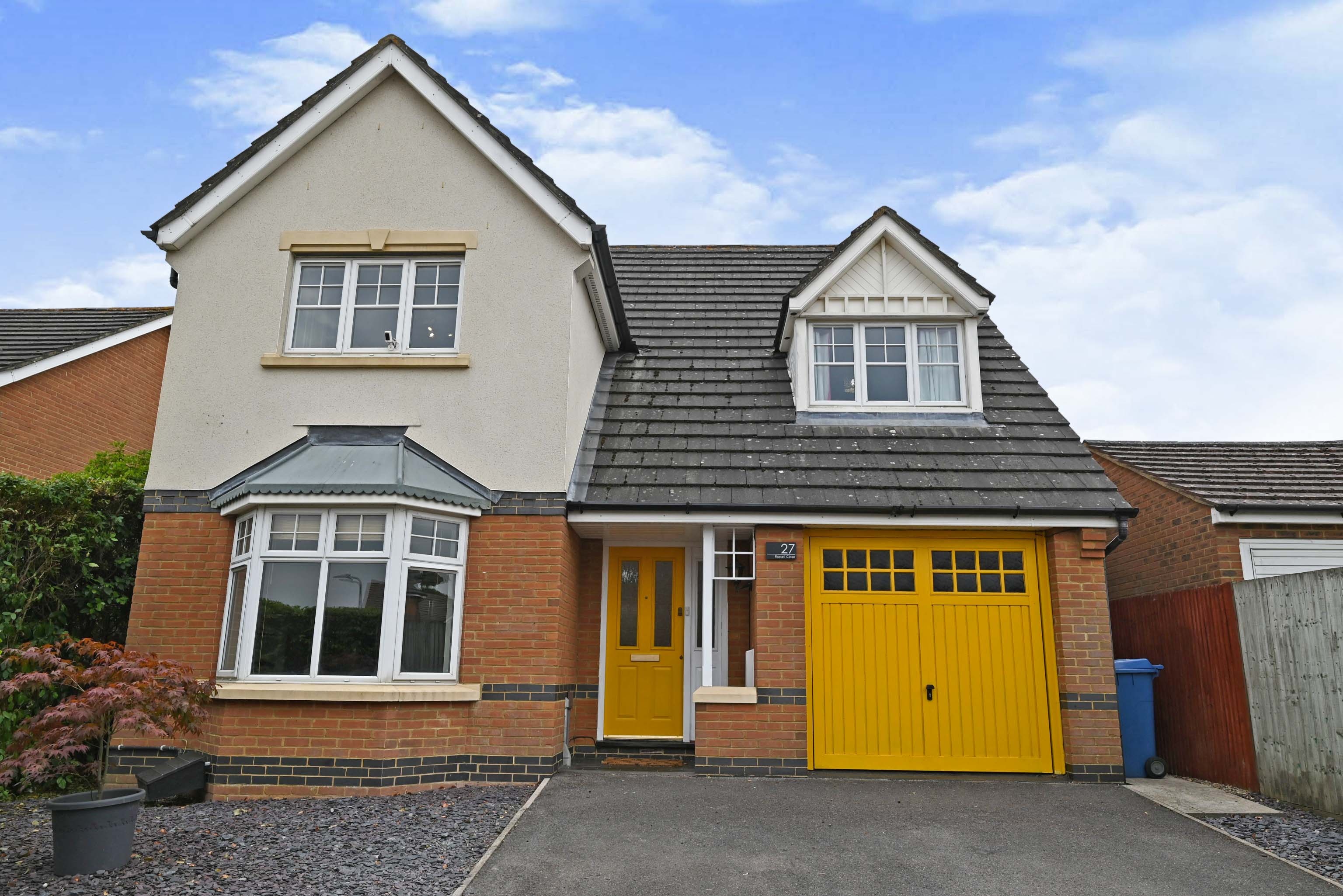 4 bedroom detached house for sale in Russell Close, Bracknell, RG12 7FE