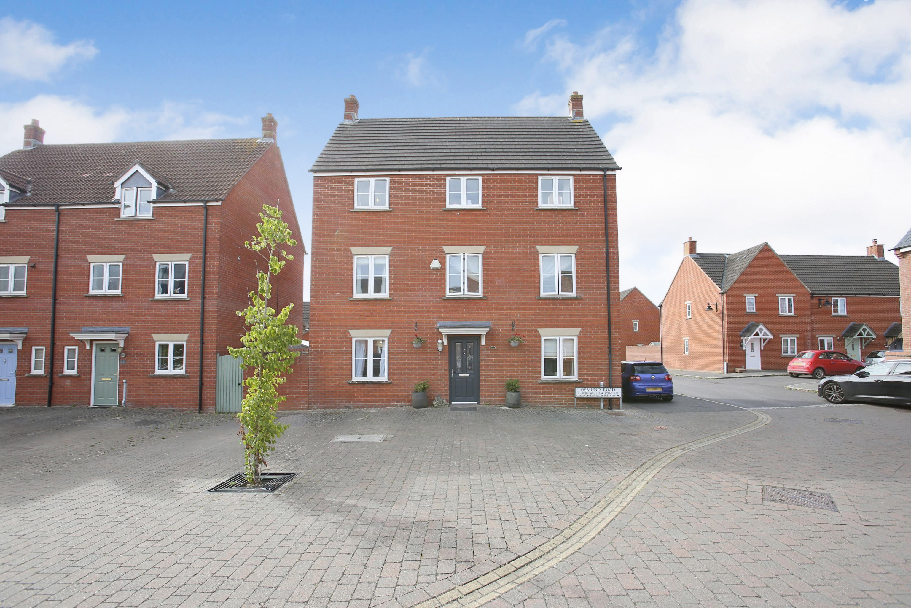 5 bedroom detached house for sale in Osmund Road, Devizes, SN10 3GD