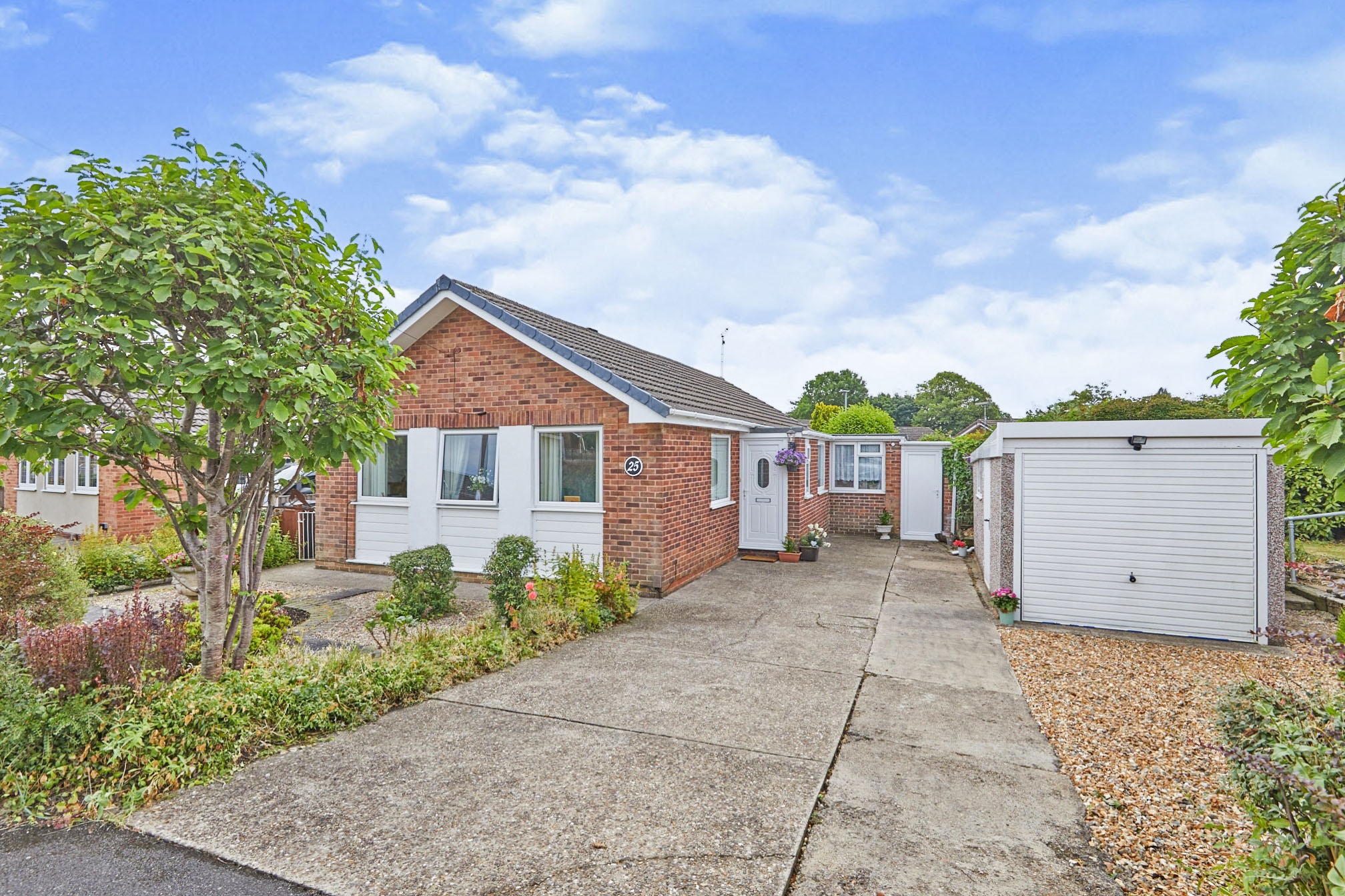 2 bedroom detached bungalow for sale in Brynsmoor Road, Brinsley