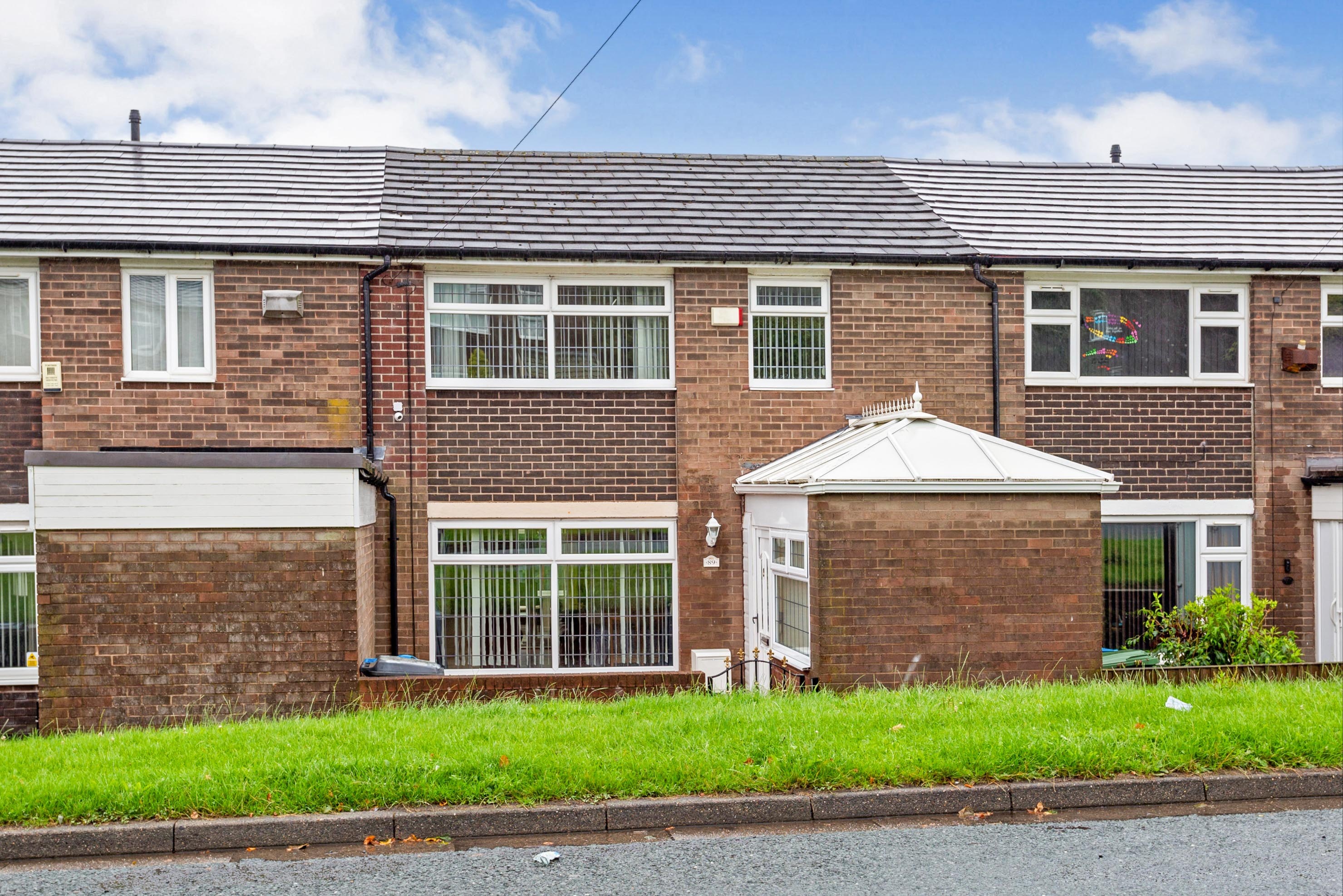 3 bedroom town house for sale in Longfellow Crescent, Oldham, OL1 4QN