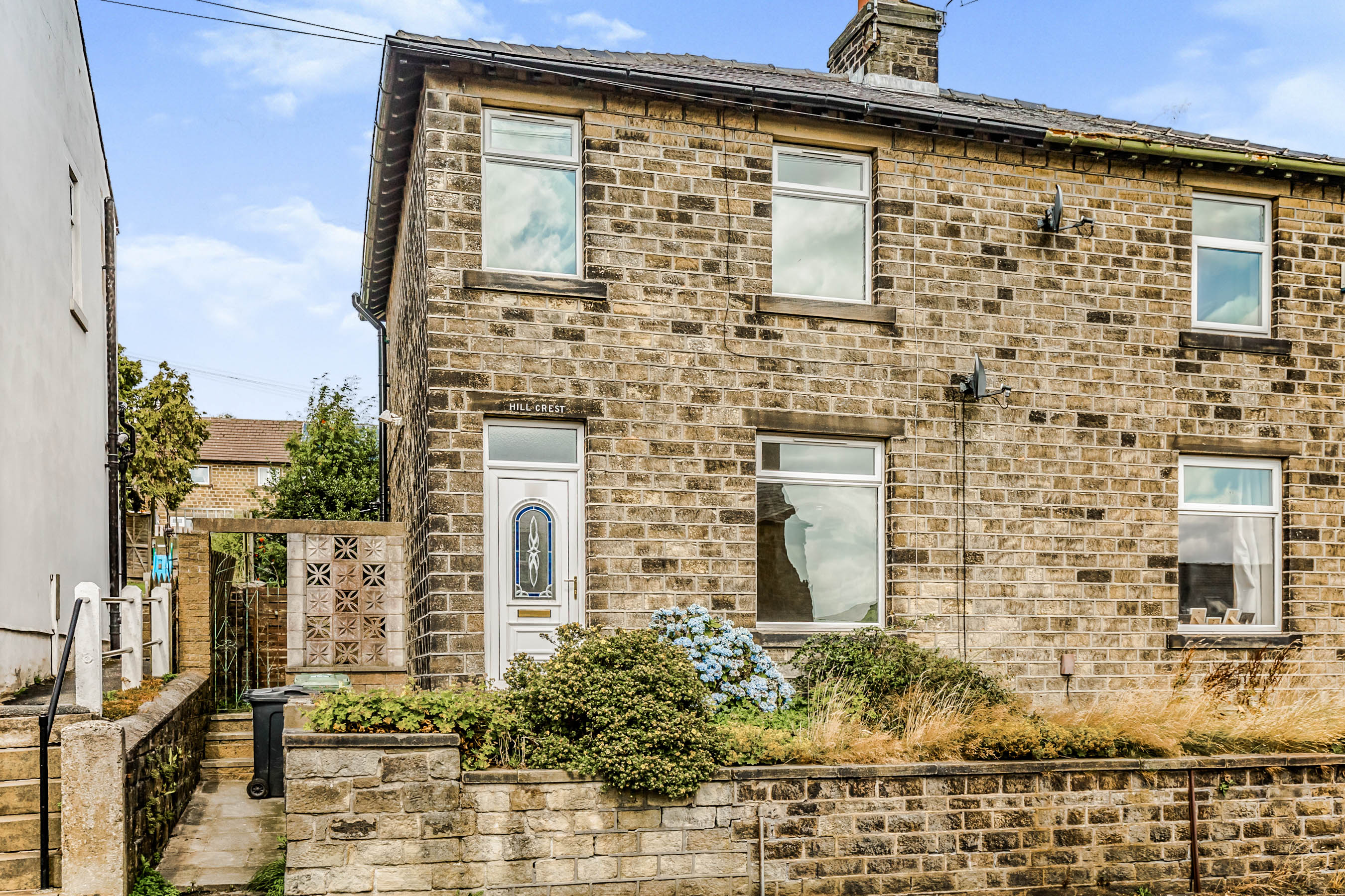 3 bedroom semidetached house for sale in Longlands Road, Huddersfield