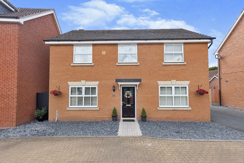 4 bedroom detached house for sale in Bredon Drive, Hereford, HR4 0TN