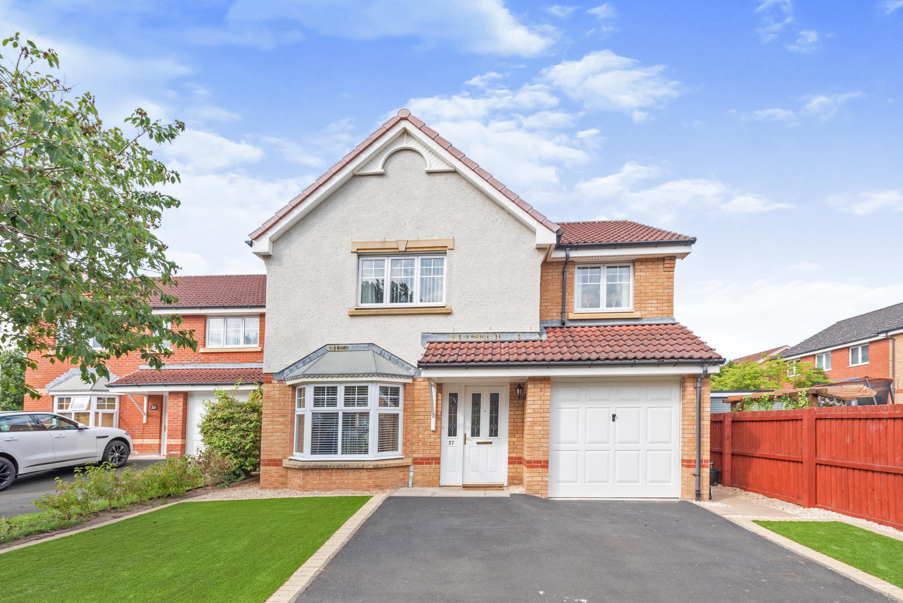 4 bedroom detached house for sale in Peasehill Gait, Rosyth, KY11 2BD