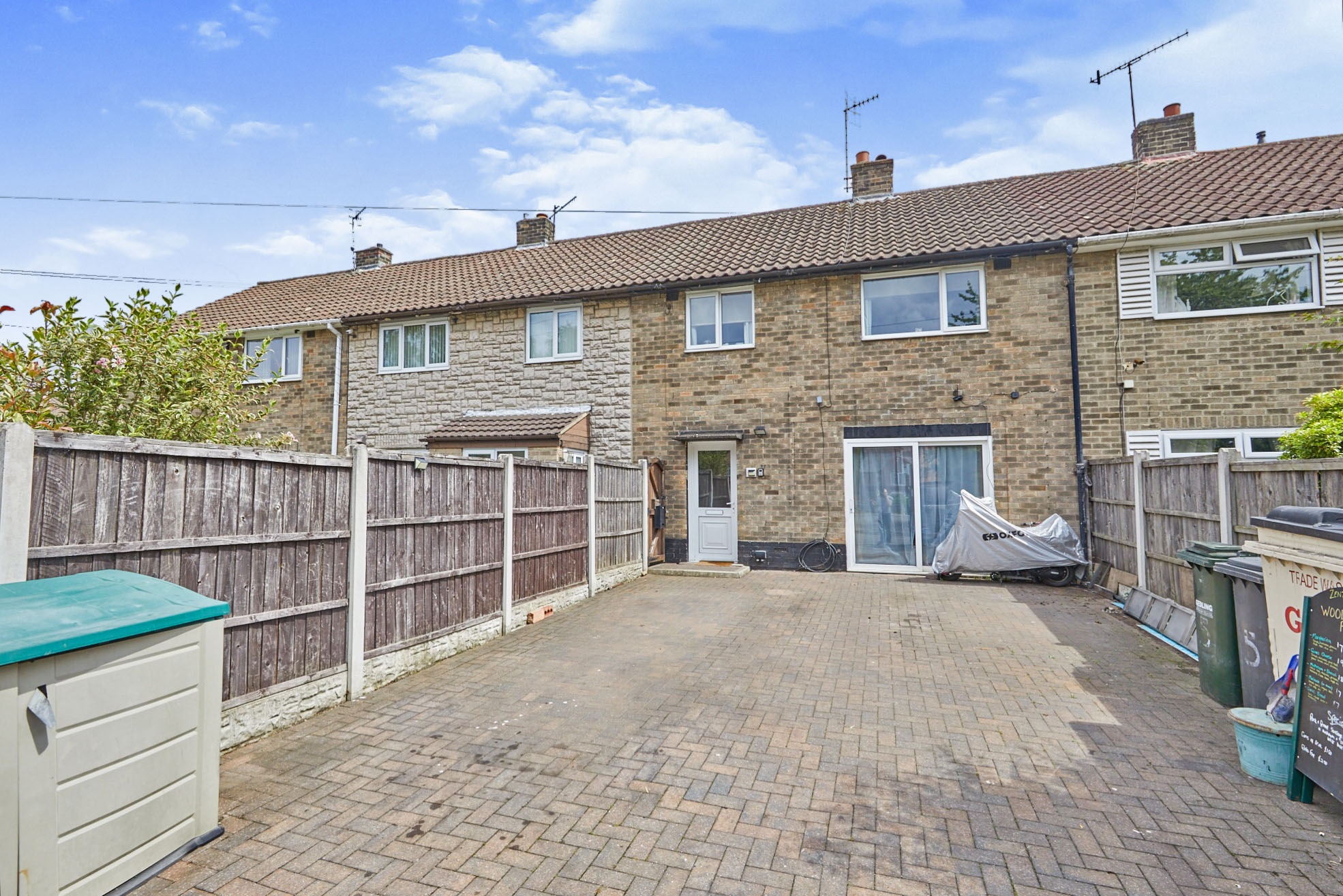 3 bedroom terraced house for sale in Hill Road, Bestwood Village, Nottingham, NG6 8TJ