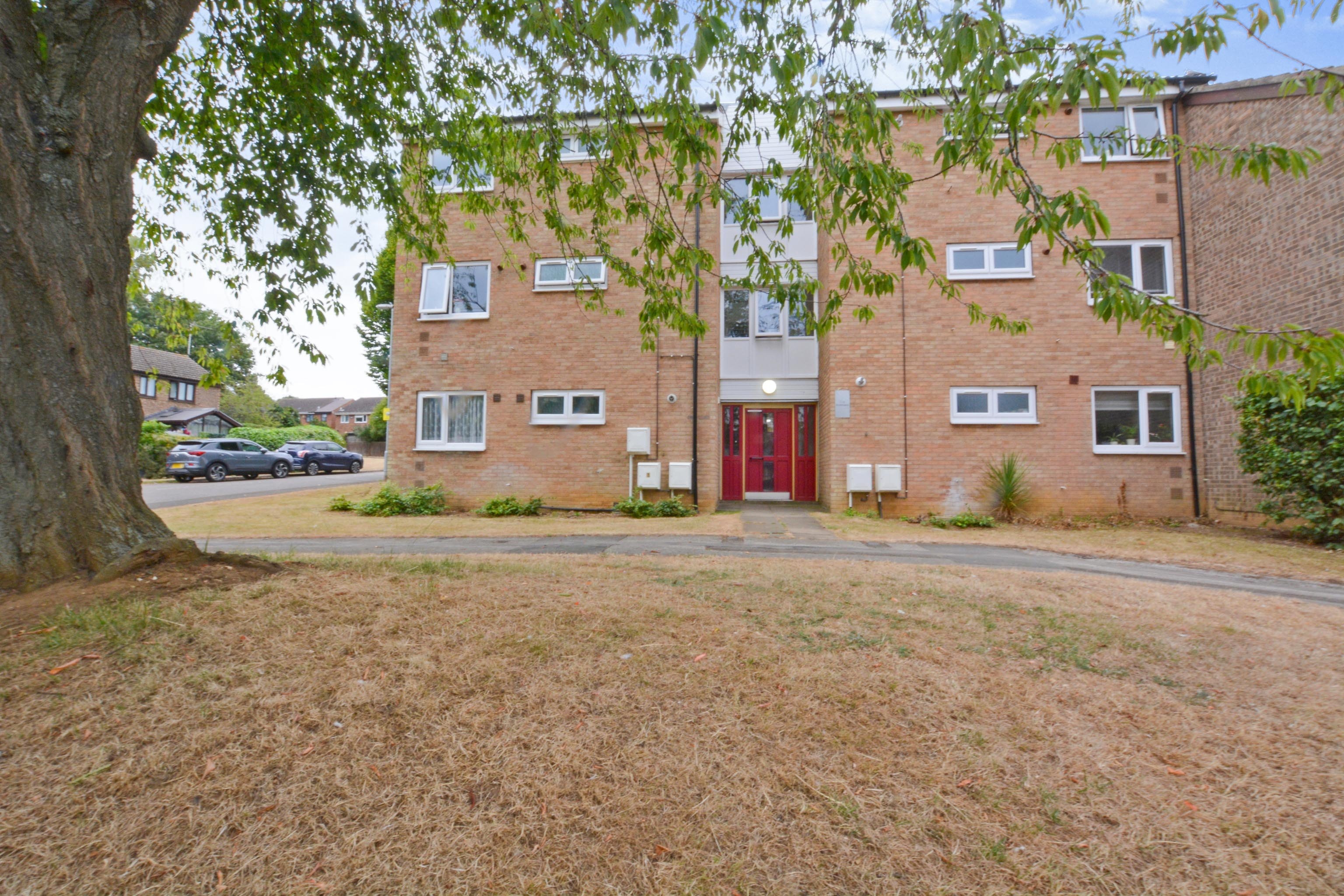 1 bedroom apartment for sale in Maidencastle, Blackthorn, NN3 8EH