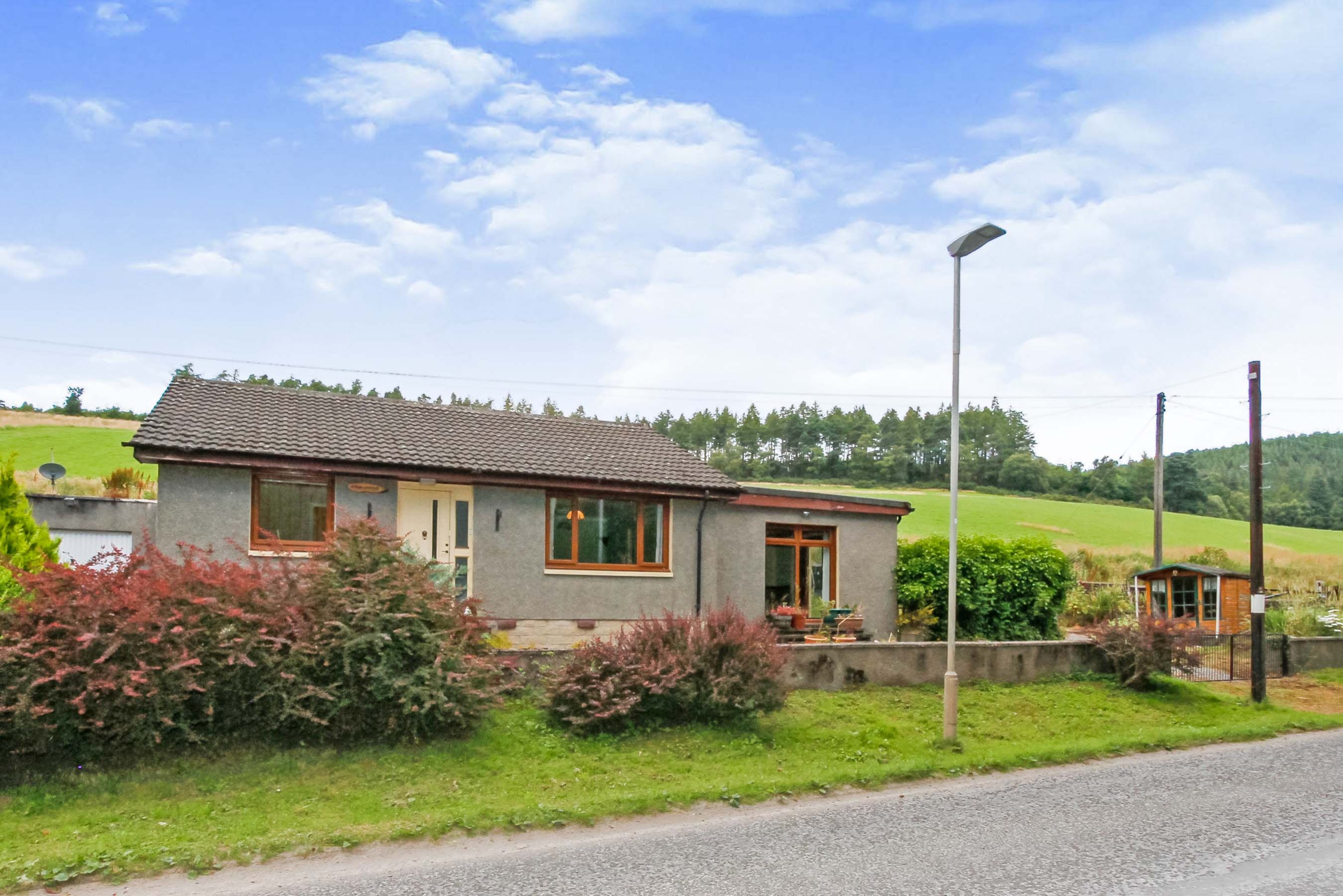 2 bedroom detached bungalow for sale in Dufftown, Keith, AB55 4DN