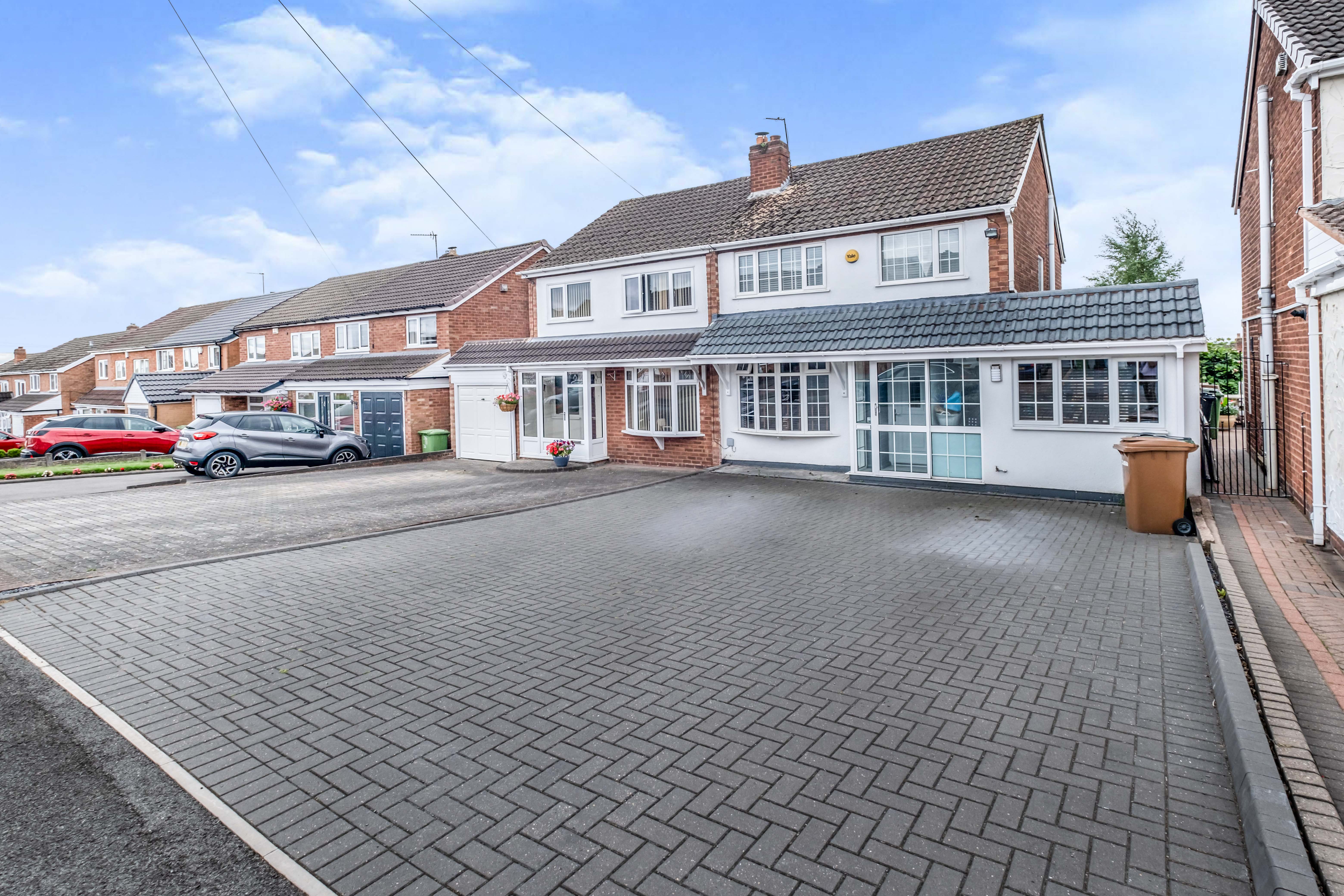 3 bedroom semidetached house for sale in Aviemore Crescent, Birmingham