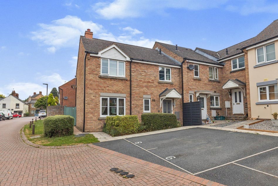 3 bedroom semidetached house for sale in The Squirrels, Drybrook, GL17 9FB