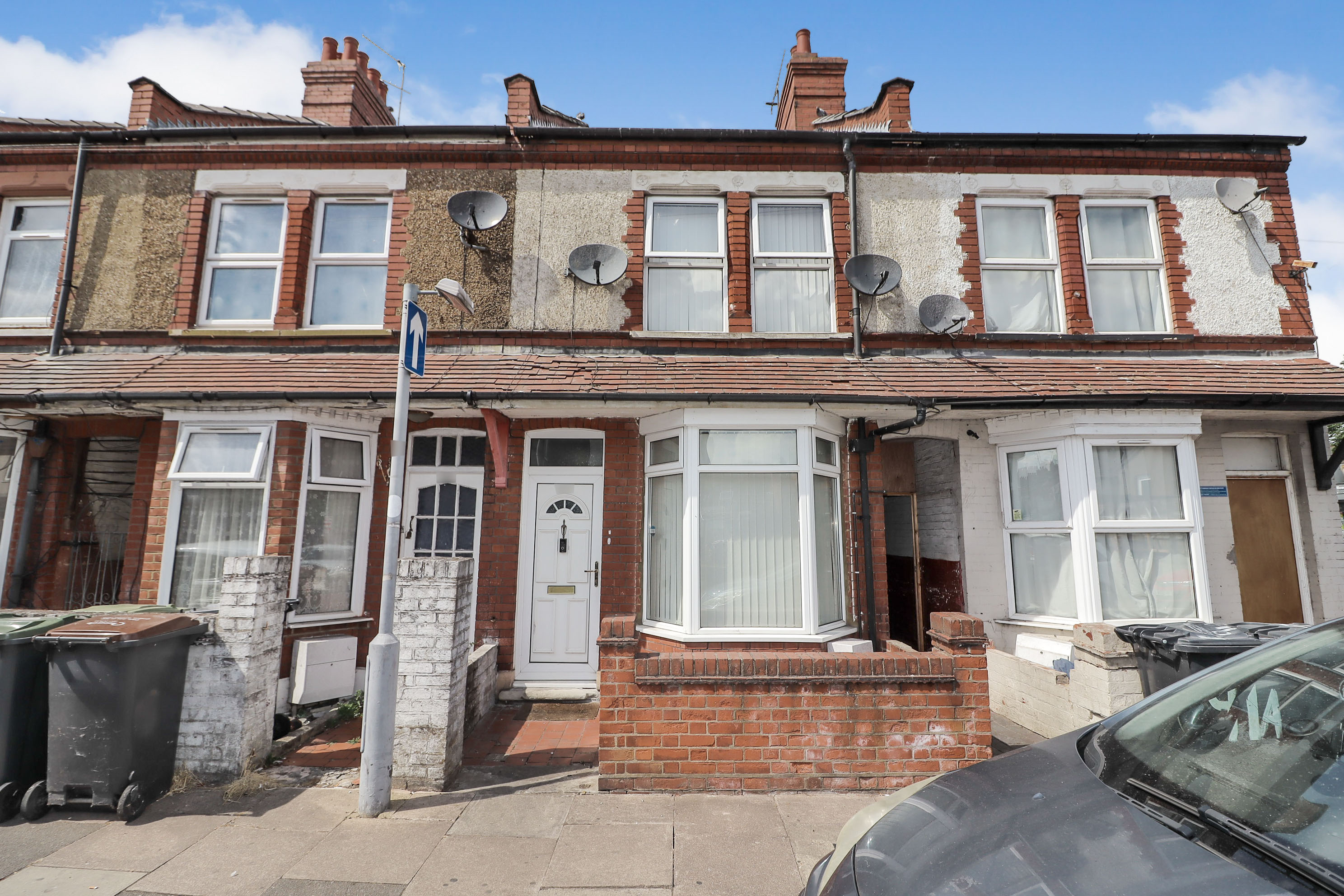 3 bedroom terraced house for sale in Saxon Road, Luton, LU3 1JR
