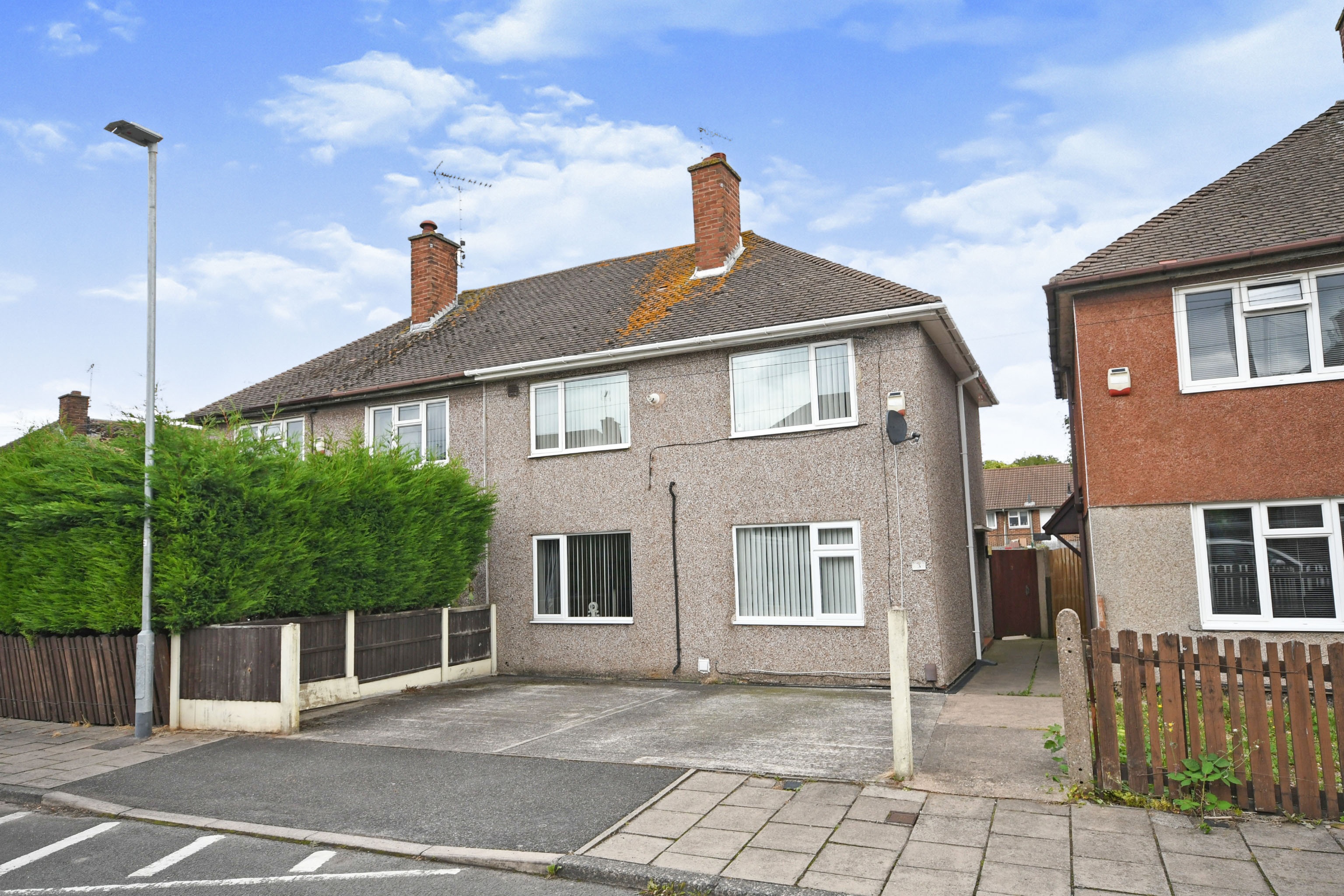 3 bedroom semidetached house for sale in Rhodes Walk, Mansfield, NG18 5RD