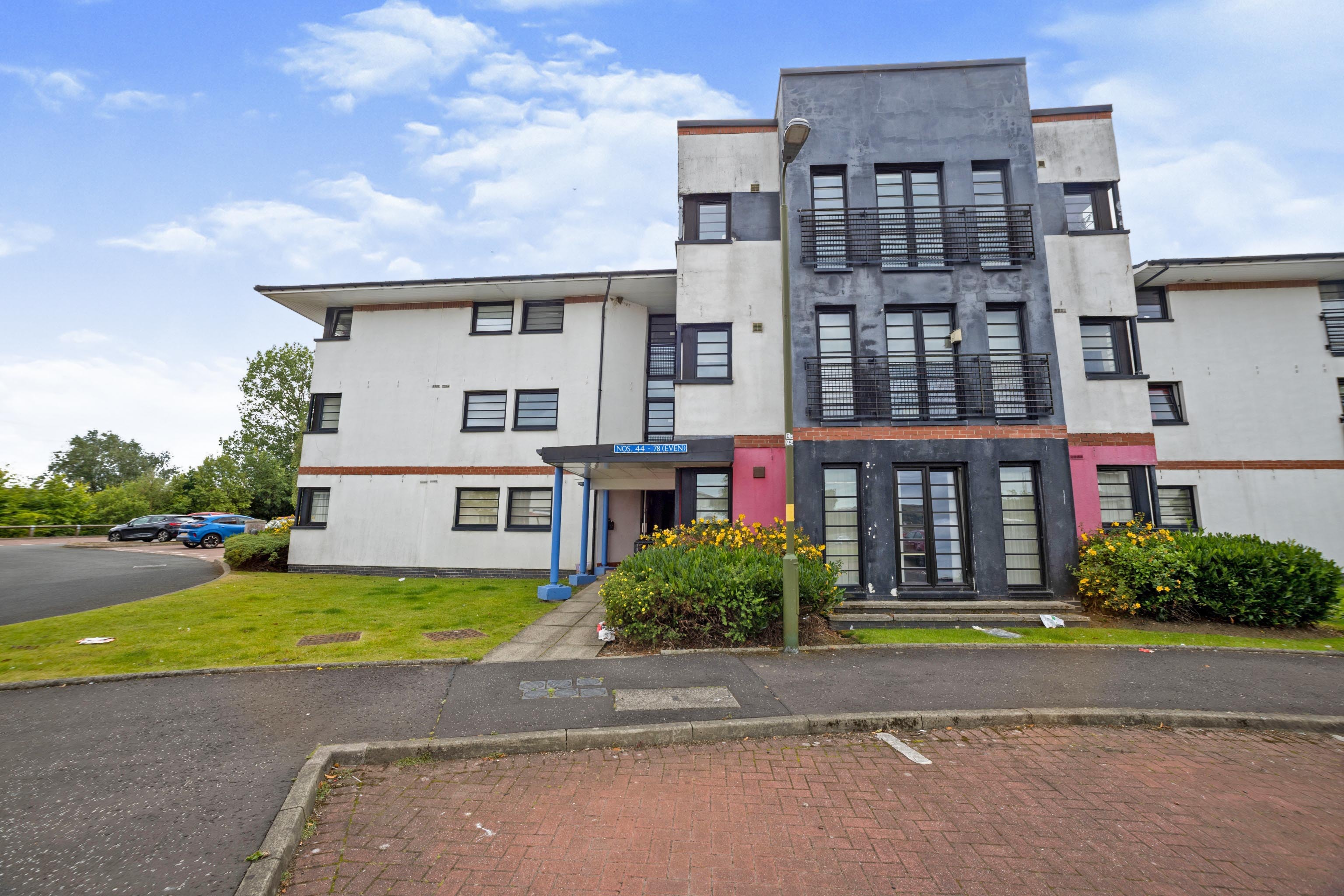 2 bedroom flat for sale in Whiteside Court, Bathgate, EH48 2TN