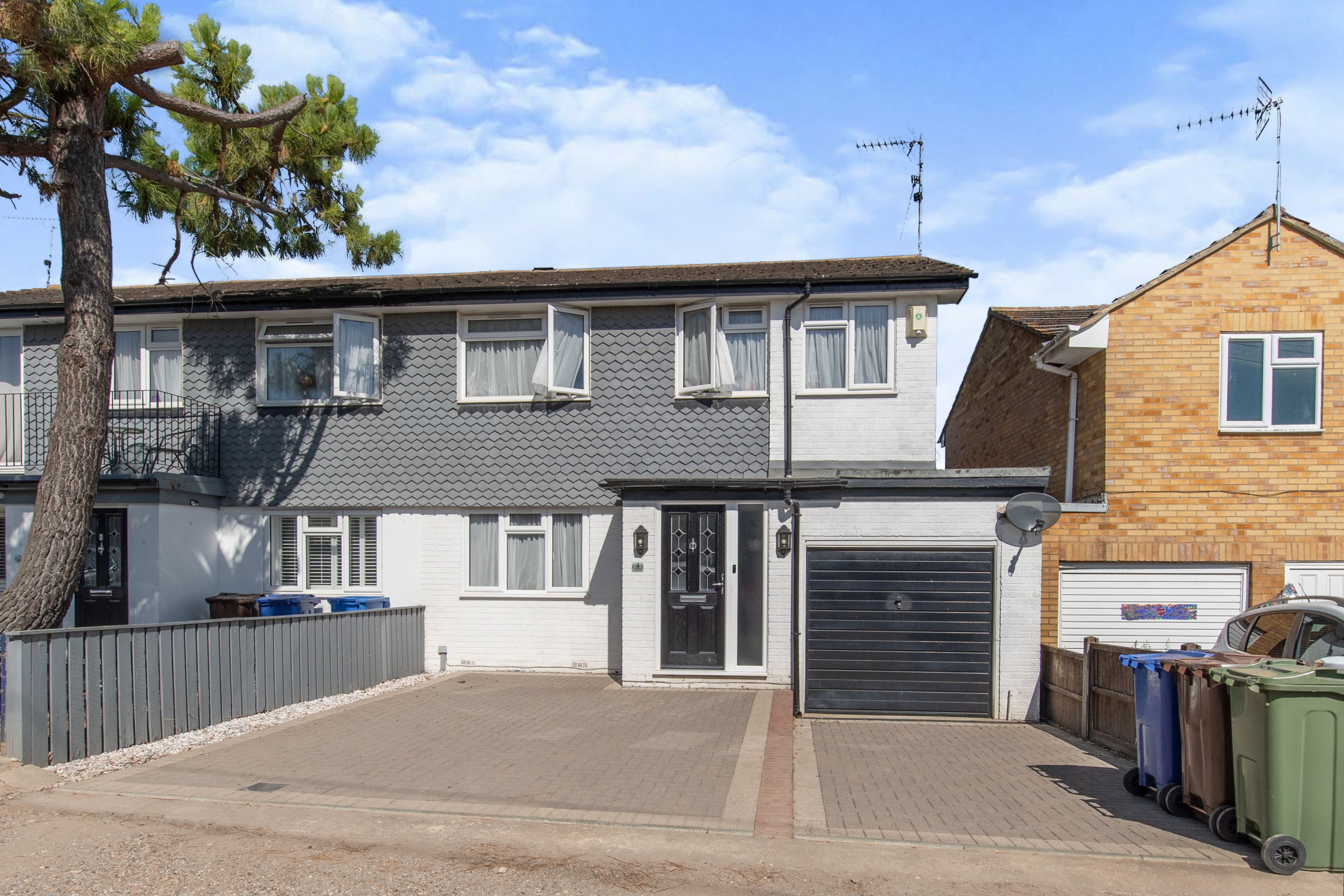 4 bedroom semidetached house for sale in Parish Road, Minster On Sea