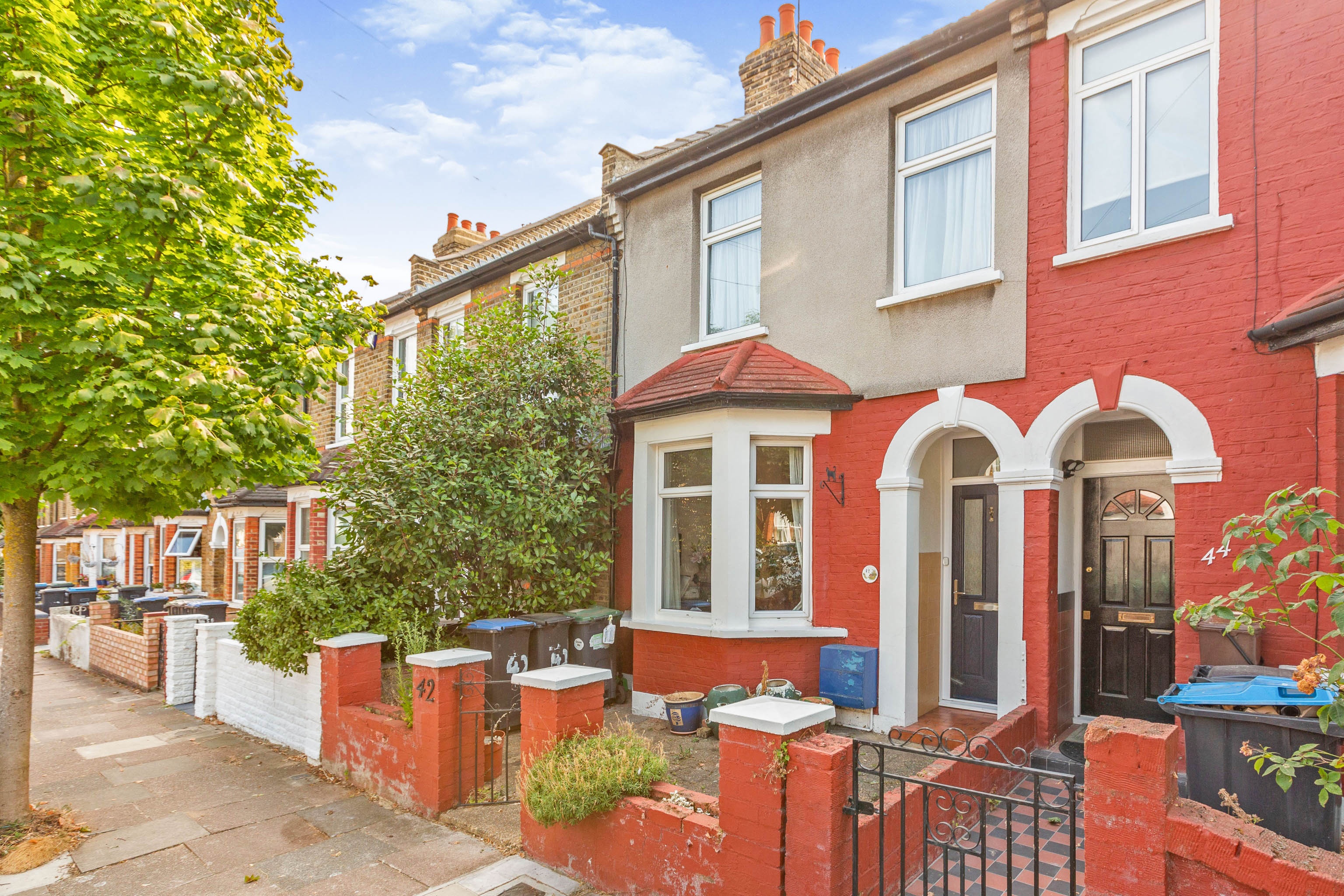 3 bedroom terraced house for sale in Stanley Road, London, N11 2LE