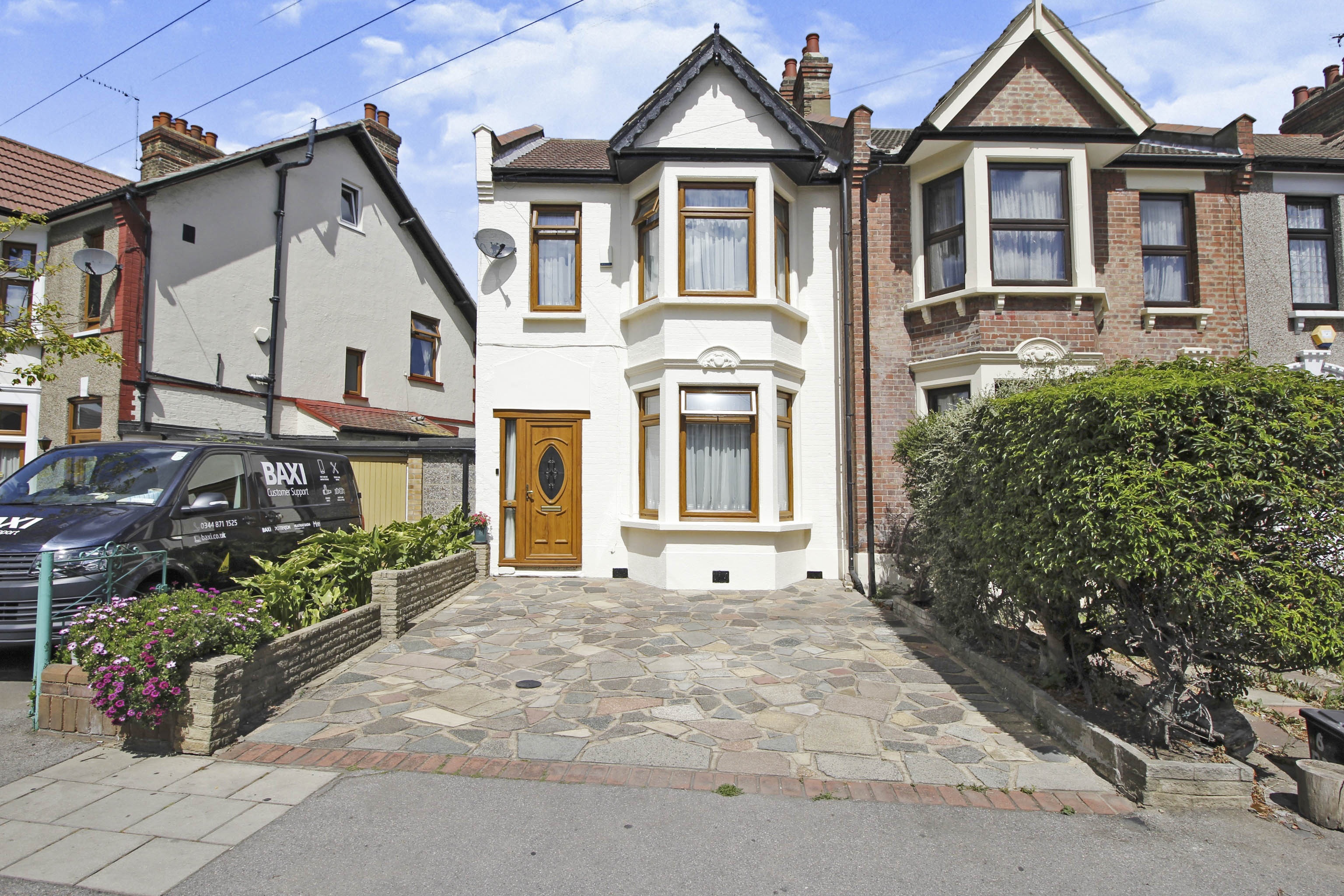 3 bedroom terraced house for sale in Perth Road, Ilford, IG2 6AU