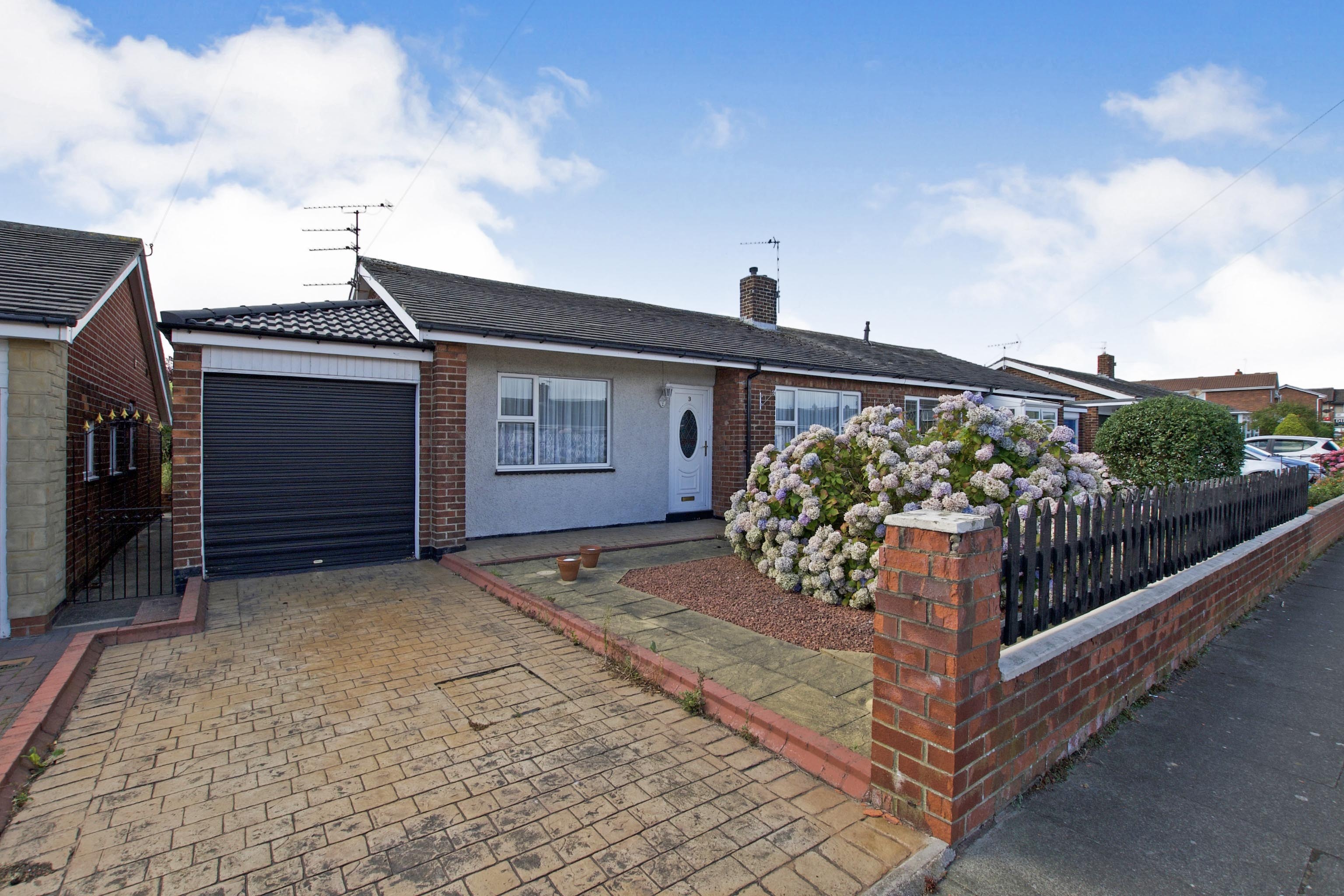 2 bedroom semidetached bungalow for sale in Heatherlea Gardens