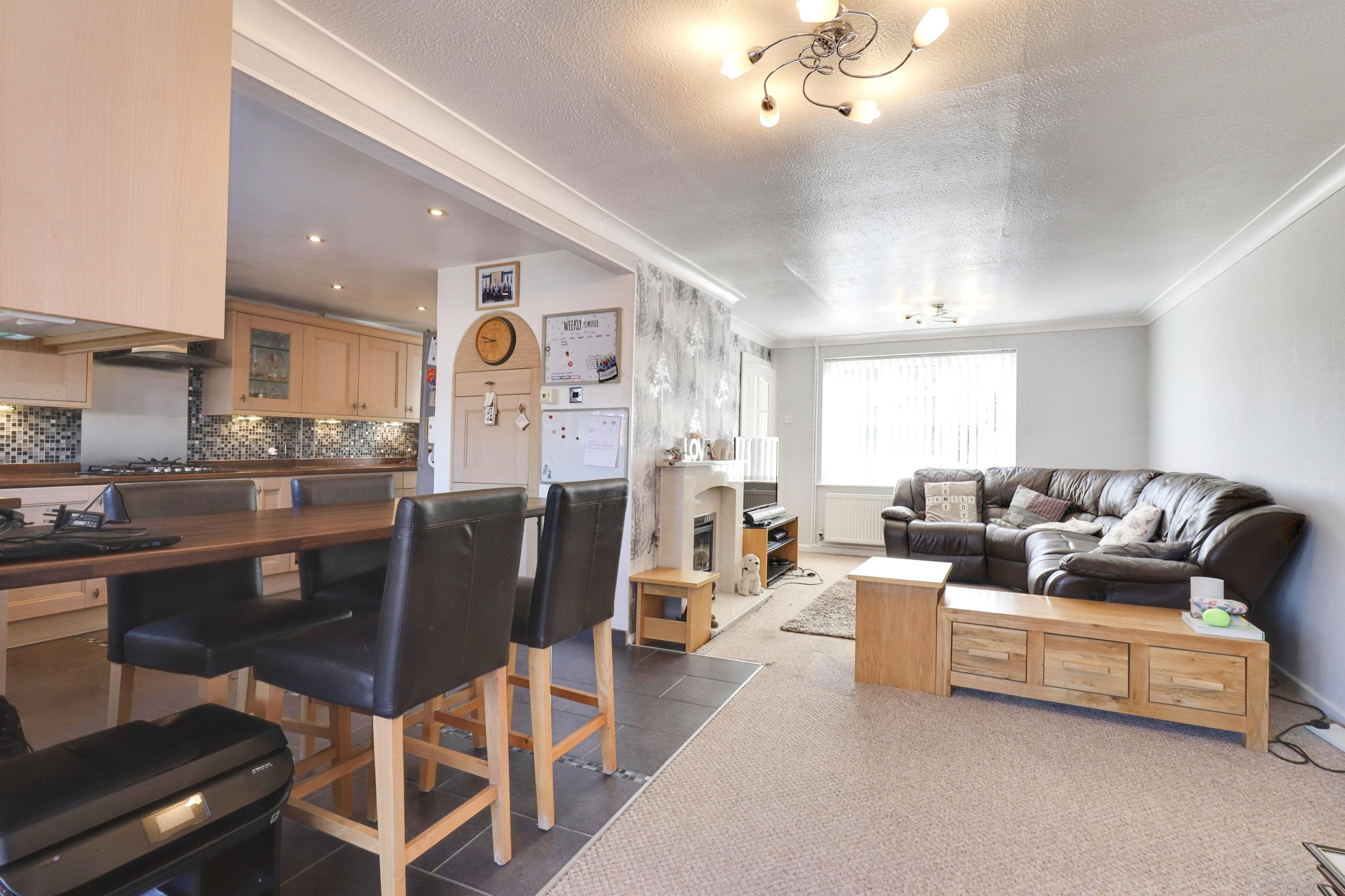 3 bedroom terraced house for sale in Wingate Walk, Aylesbury, HP20 1LN