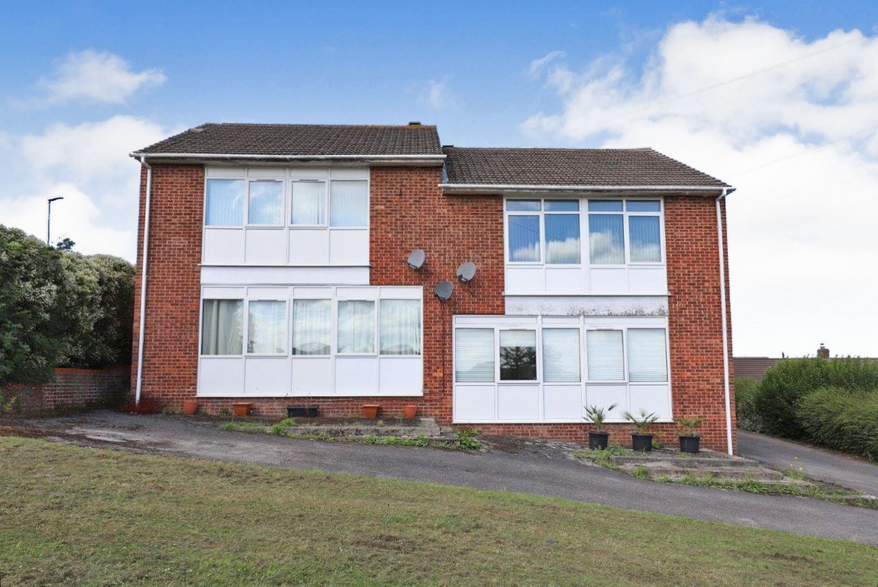 2 bedroom flat for sale in Highgate Drive, Dronfield, S18 1UD