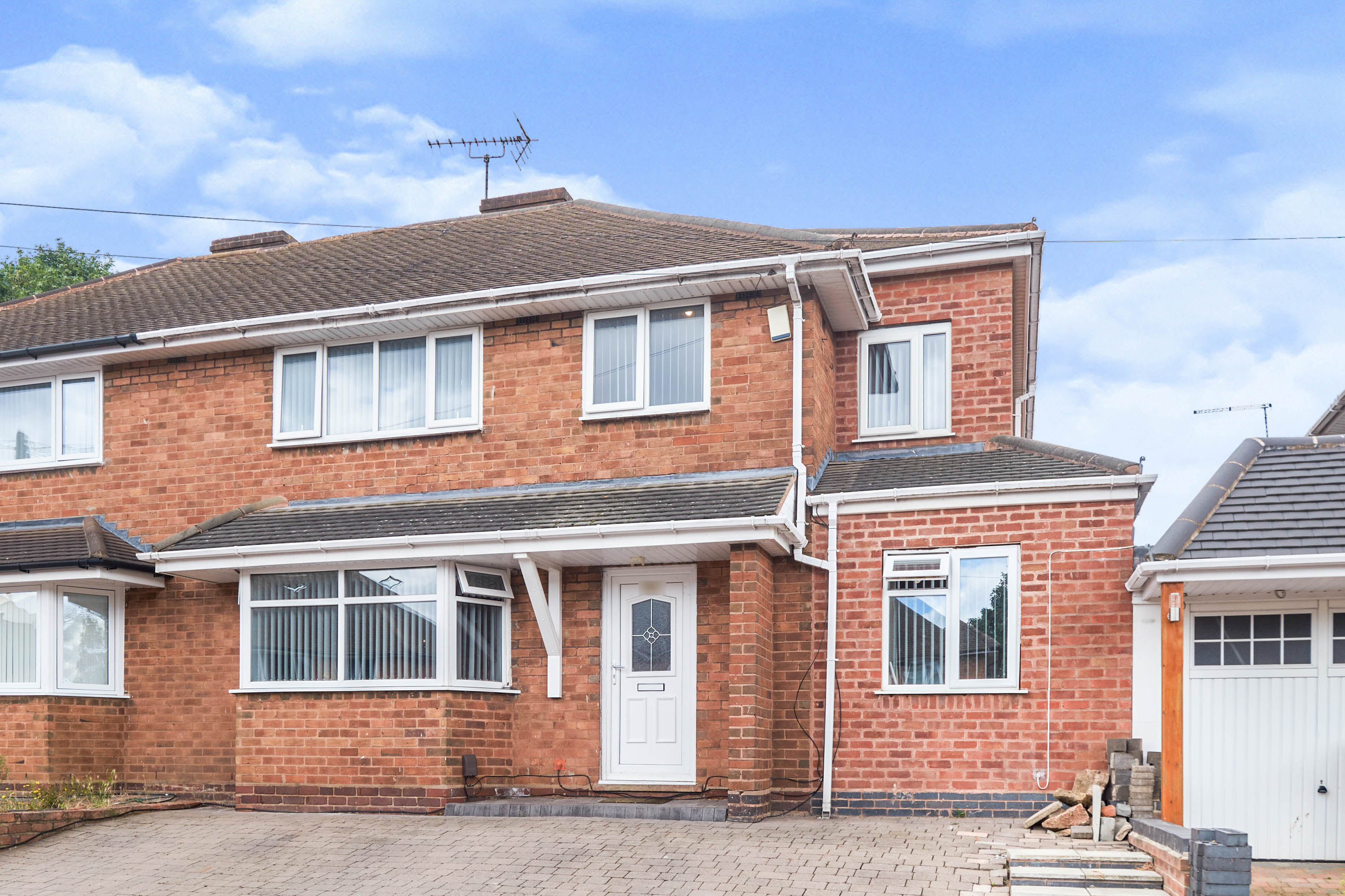 4 bedroom semidetached house for sale in Acacia Avenue, Birmingham, B37 6AG