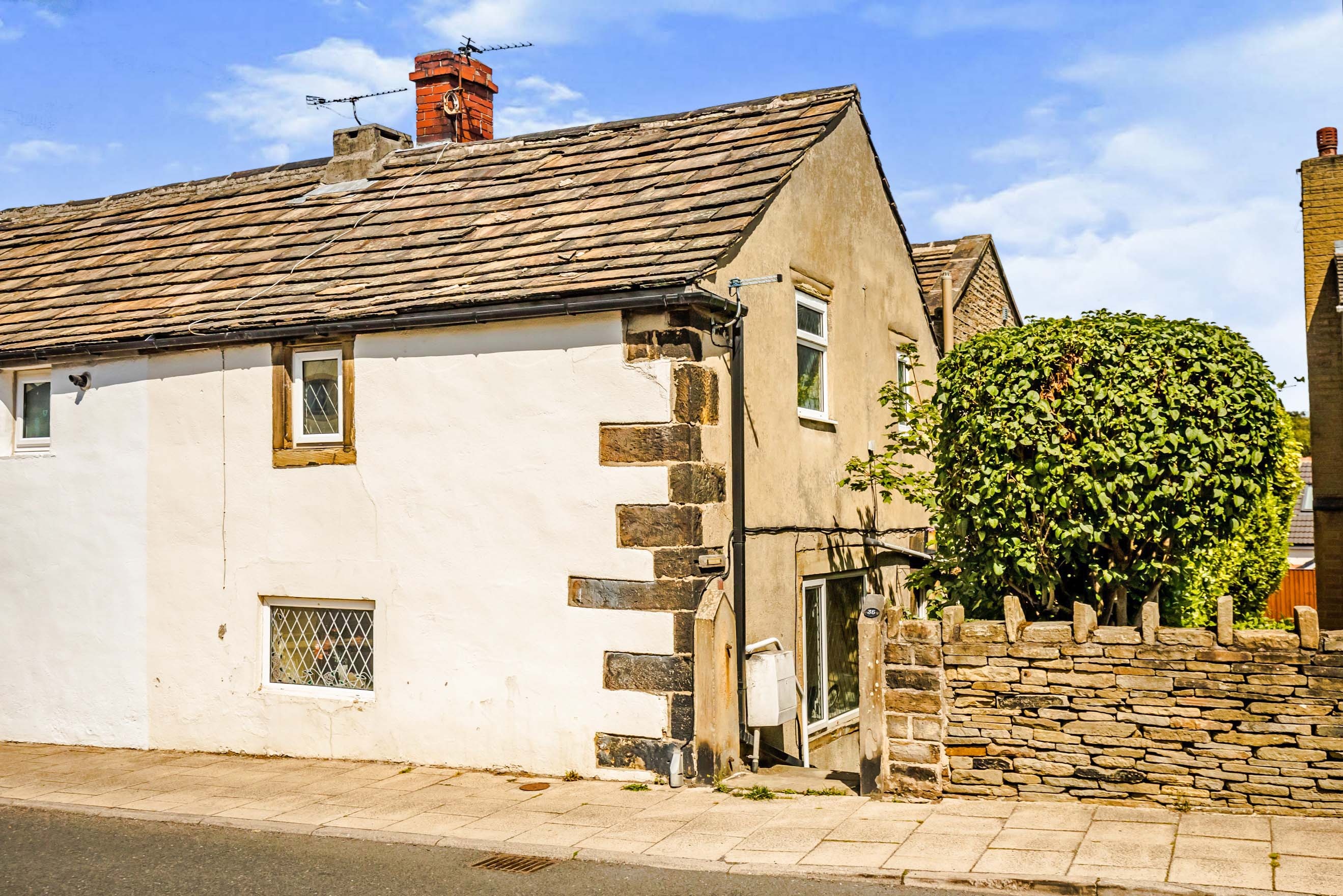 1 bedroom cottage for sale in Towngate, Huddersfield, HD8 0QP
