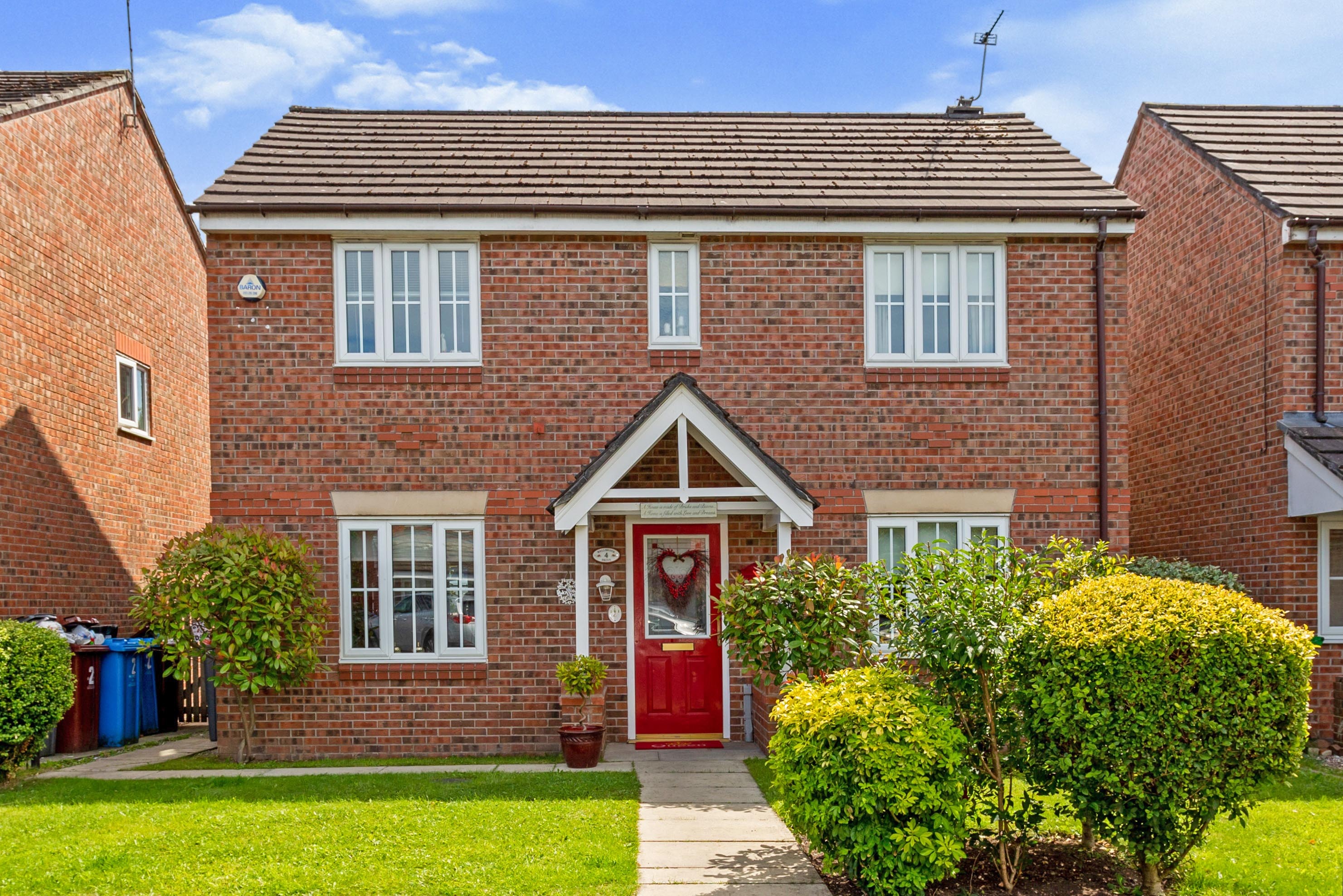 3 bedroom detached house for sale in Wallbrook Drive, Manchester, M9 8PX