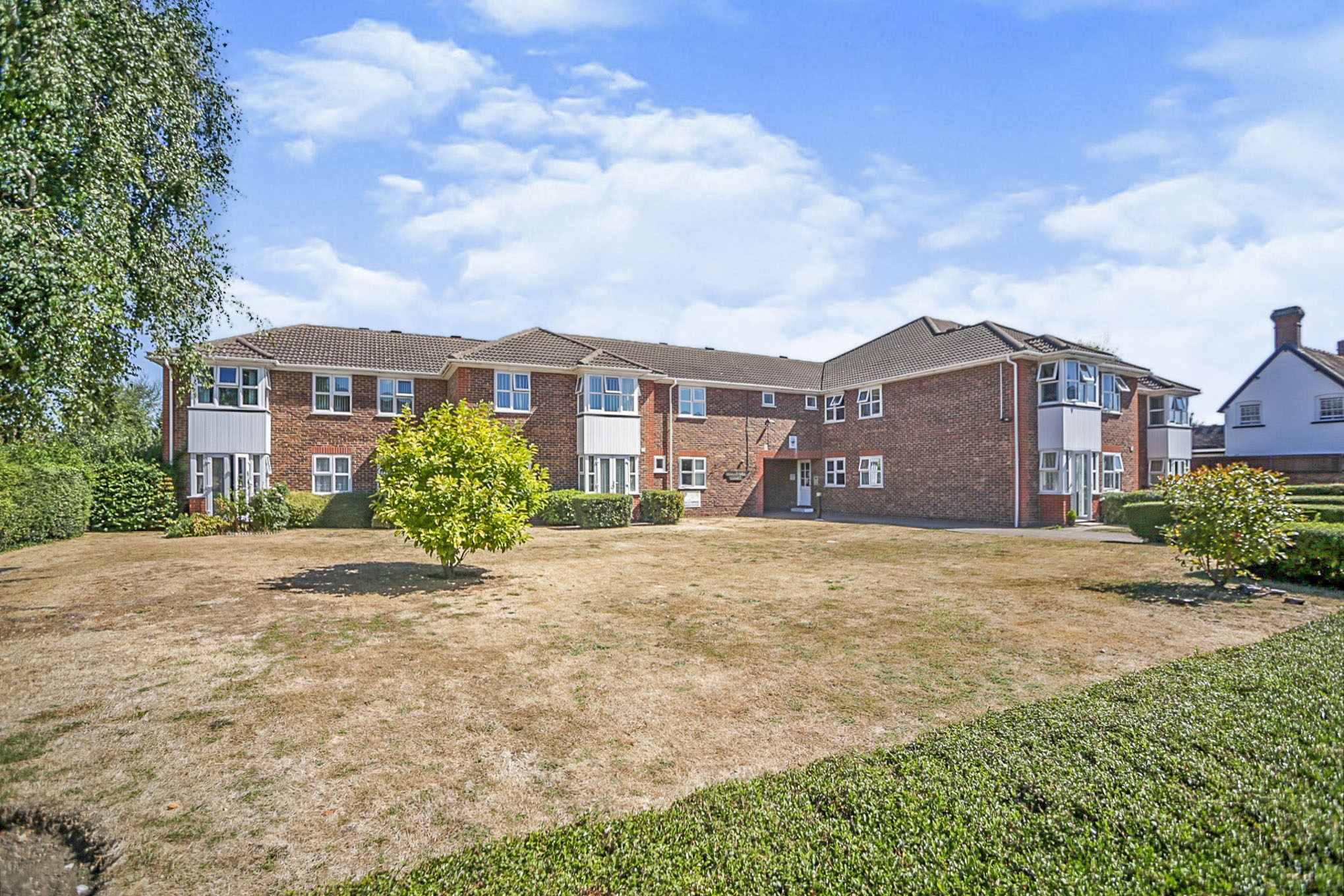 2 bedroom flat for sale in Chalk Road, Gravesend, DA12 4XD