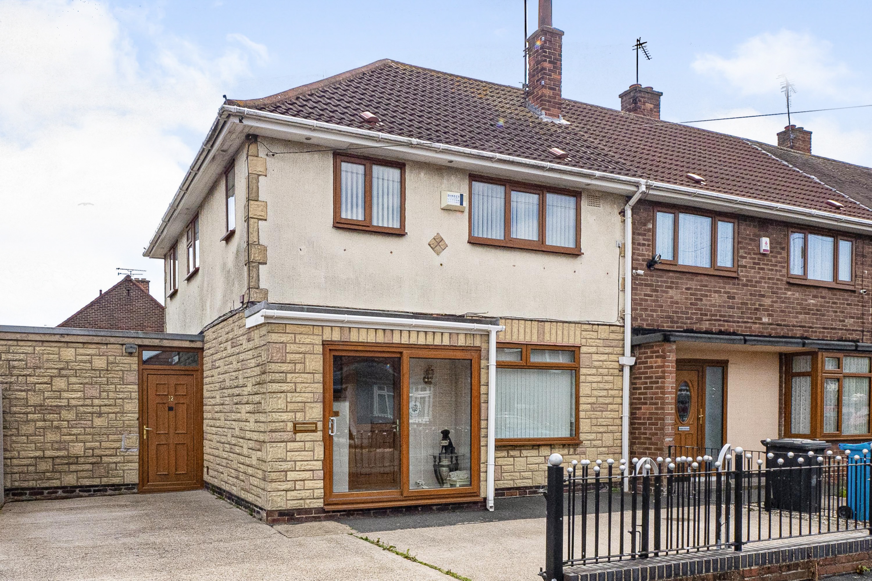 3 bedroom end of terrace house for sale in Troutsdale Grove, Hull, HU9 3SD